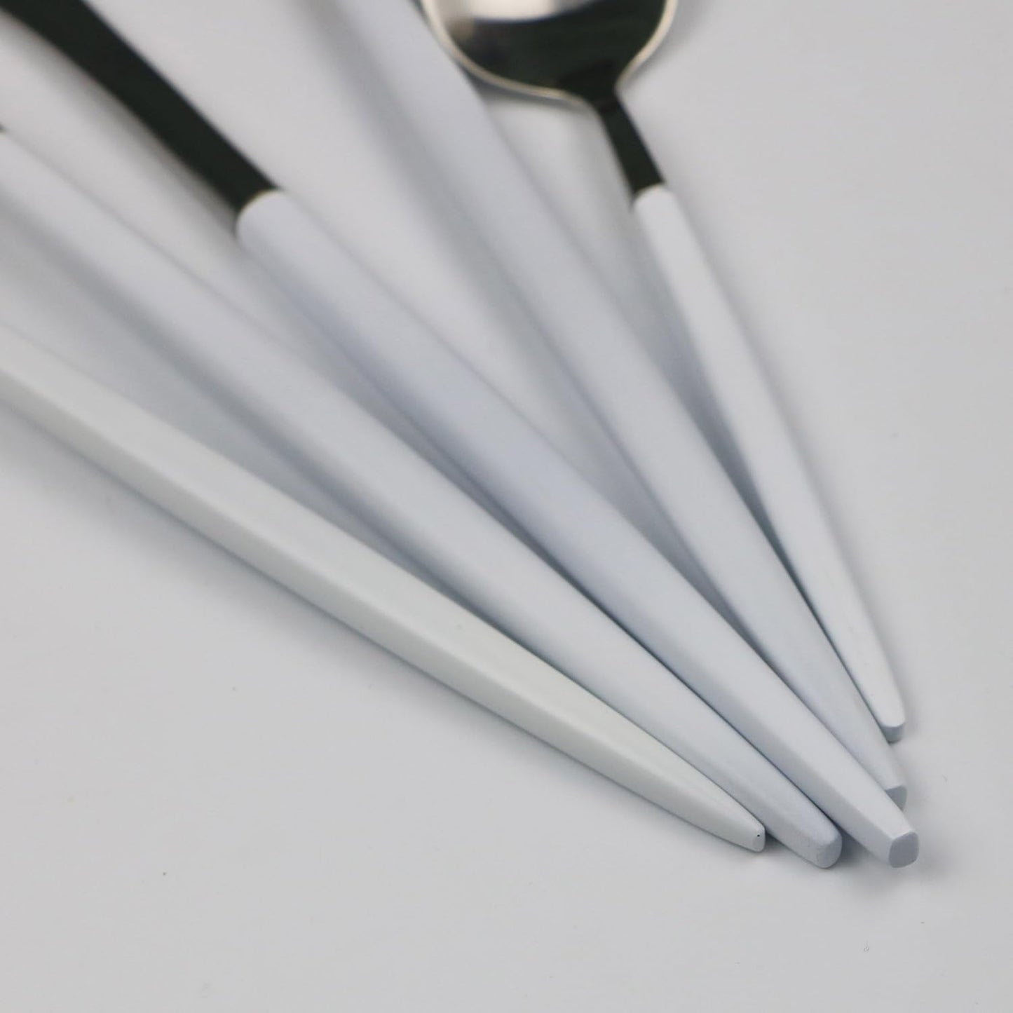 Customized 5-Piece 18/10 Stainless Steel Flatware Set, Serive for 1, With Fork Spoons Knife Teaspoon Dessert Fork for Home Kitchen Restaurant Hotel (White + Silver)