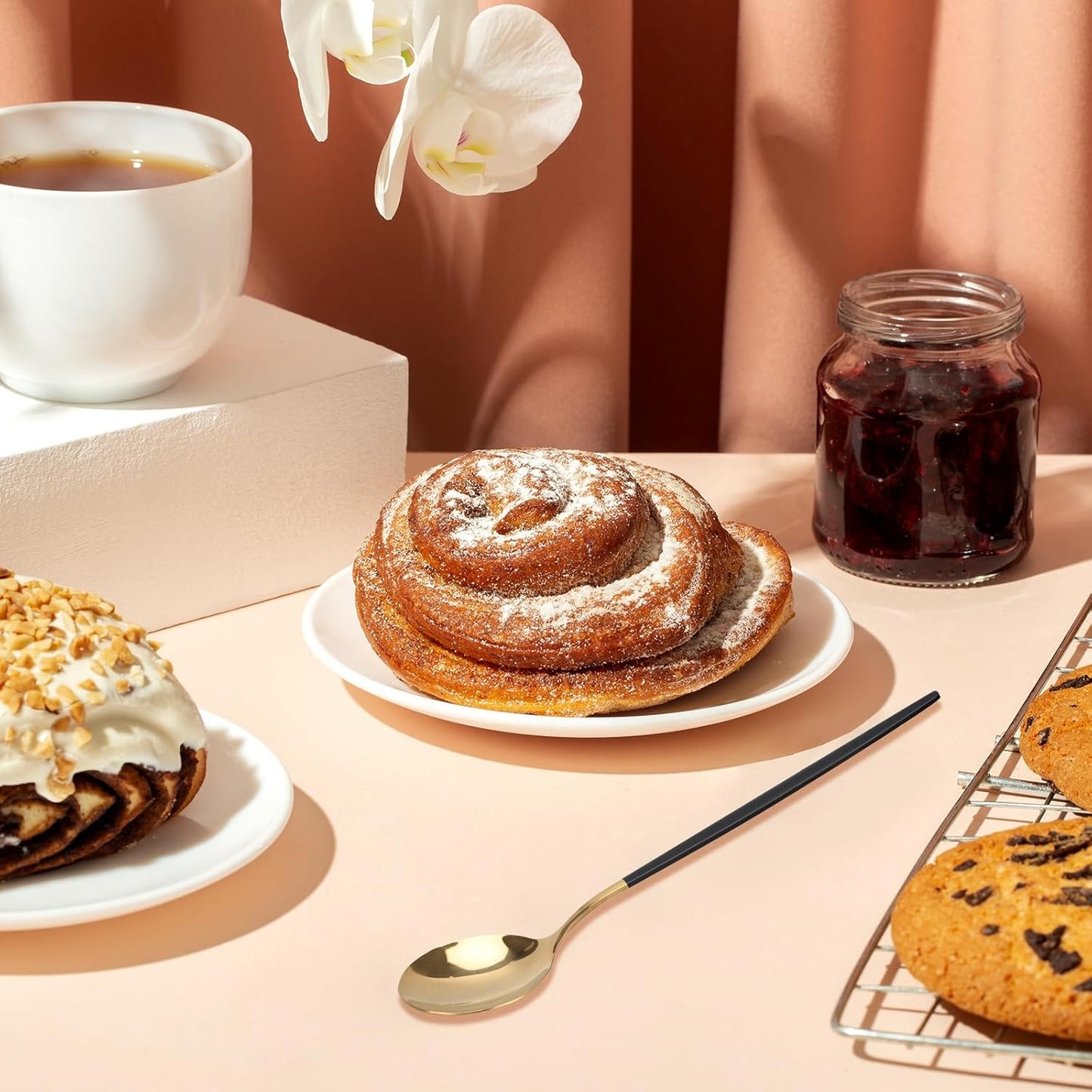 24-Piece Black Golden Flatware Set, Gold Silverware Set for 6, 18/0 Stainless Steel Knife Fork Spoon Teaspoon Silverware Set (Black Golden)