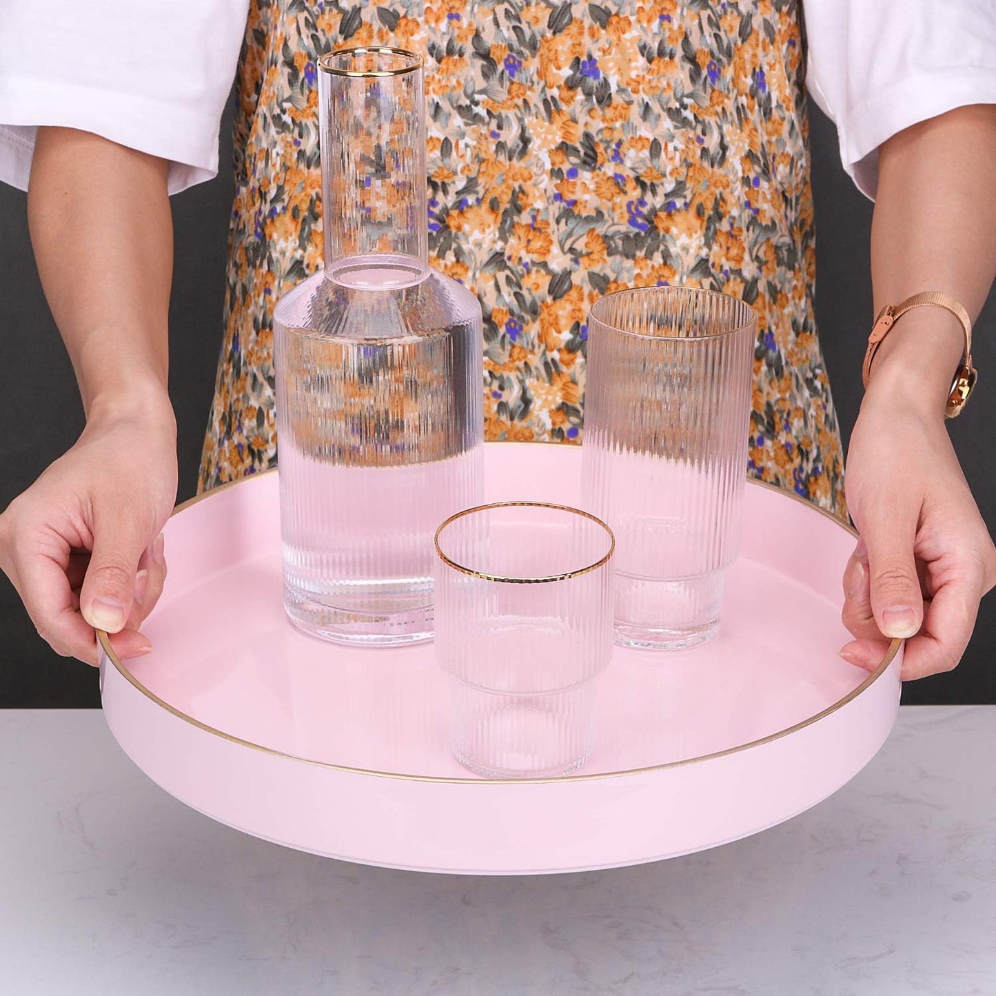 Zosenley Decorative Round Plastic Tray With Handles, Modern Vanity Serving Tray for Ottoman, Coffee Table, Kitchen and Bathroom - Size 13' Pink