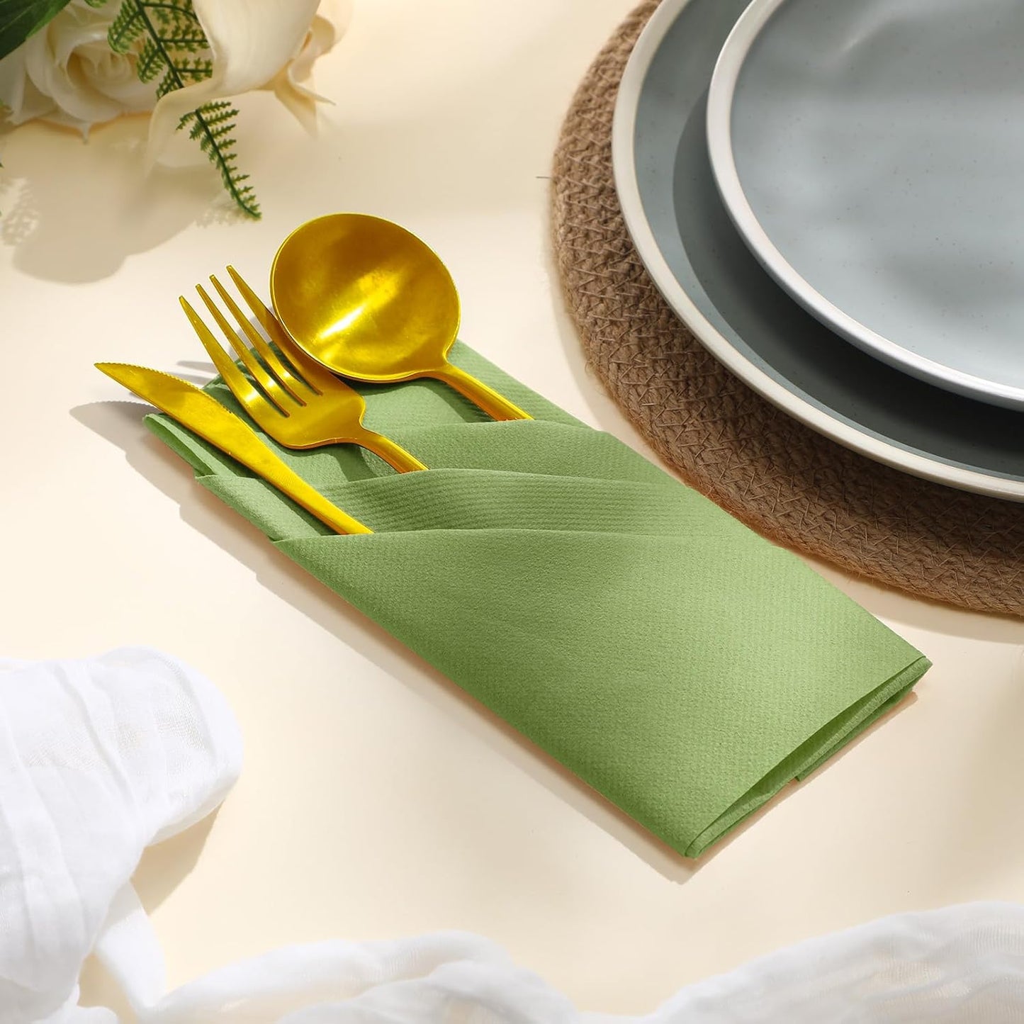 Qilery 50 Pcs Paper Linen Napkins Disposable Airlaid Paper Prefolded Dinner Napkins with Built in Flatware Pocket for Silverware Valentine Wedding Party Christmas Day (Green)