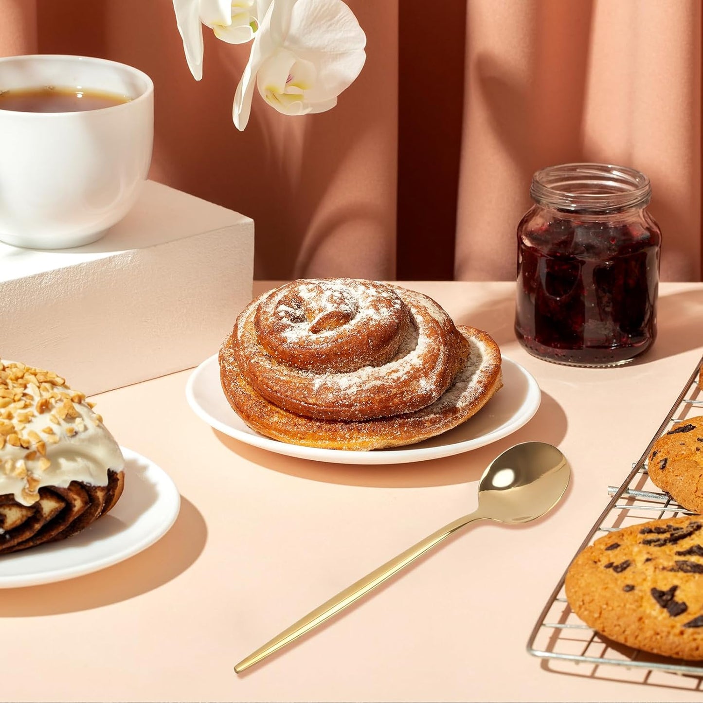 24-Piece Golden Flatware Set, Gold Silverware Set for 6, 18/0 Stainless Steel Knife Fork Spoon Teaspoon Silverware Set (Golden)