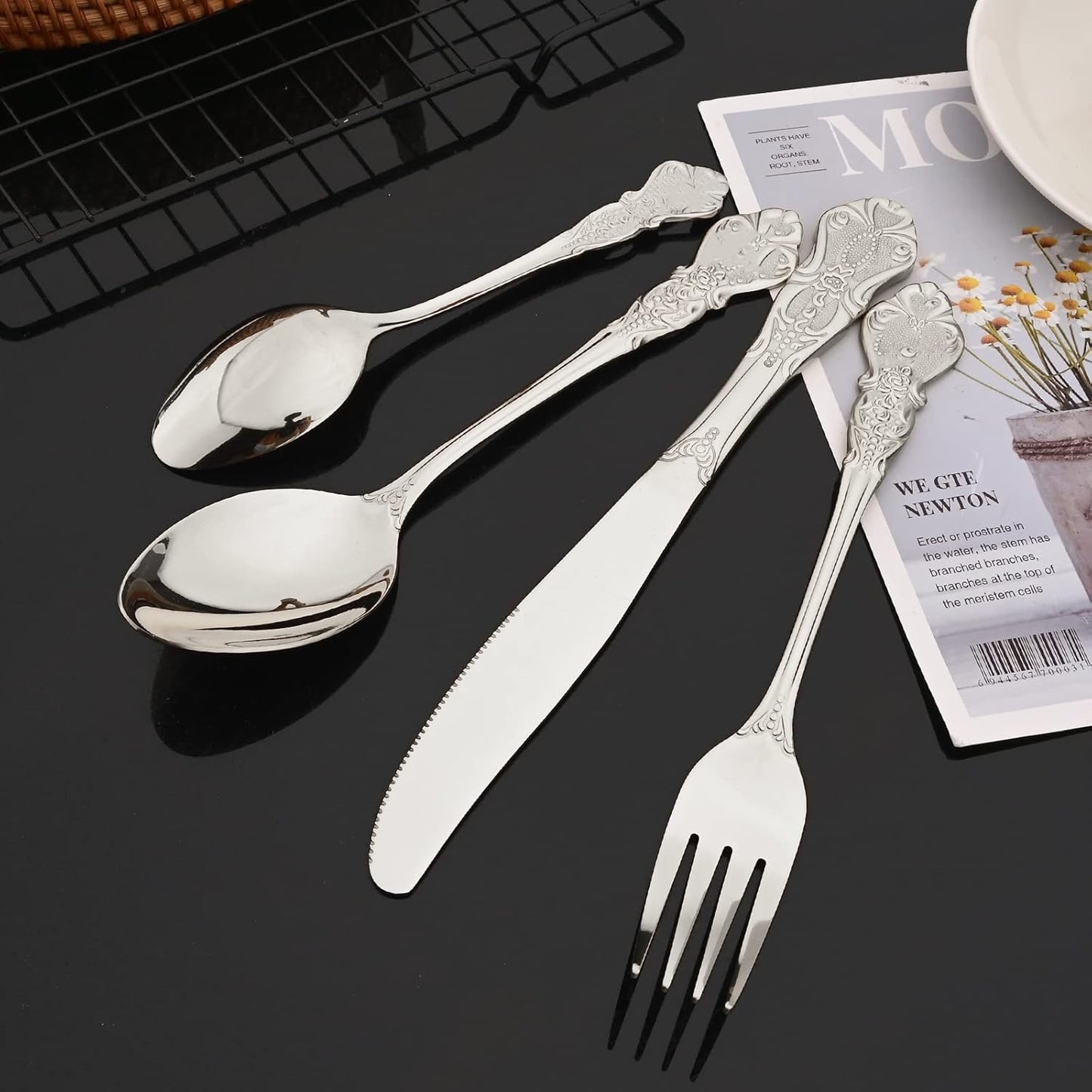 JASHII Silverware Set 24 Piece Family Dinnerware Set Flatware Set for 6, Silver Tableware Set Great for Family Gatherings & Daily Use-Spoons, Knives, Teaspoons, Forks (Silver）