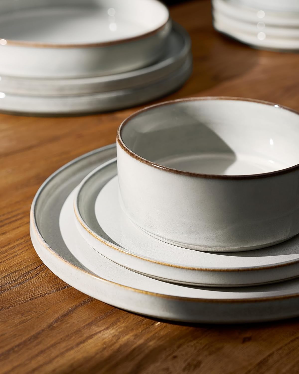 Famiware Annecy Plates and Bowls Sets, Service for 4 (16 Pieces), Dinnerware Sets with Pasta Bowls, Microwave and Dishwasher Safe Dishes Set, Chip and Scratch Resistant, Grey-White