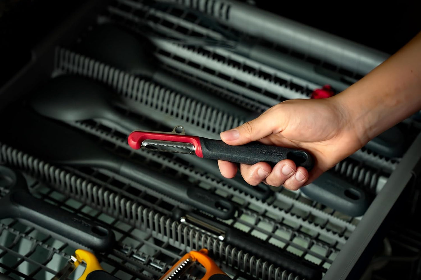 Zyliss Soft Skin Peeler – Ultra-Sharp Stainless Steel Blade for Tomatoes, Peaches & More – Ergonomic Wheatstraw Handle – Built-in Eye Cutter & Safety Cover – Dishwasher Safe – Fruit & Veggie Peeler