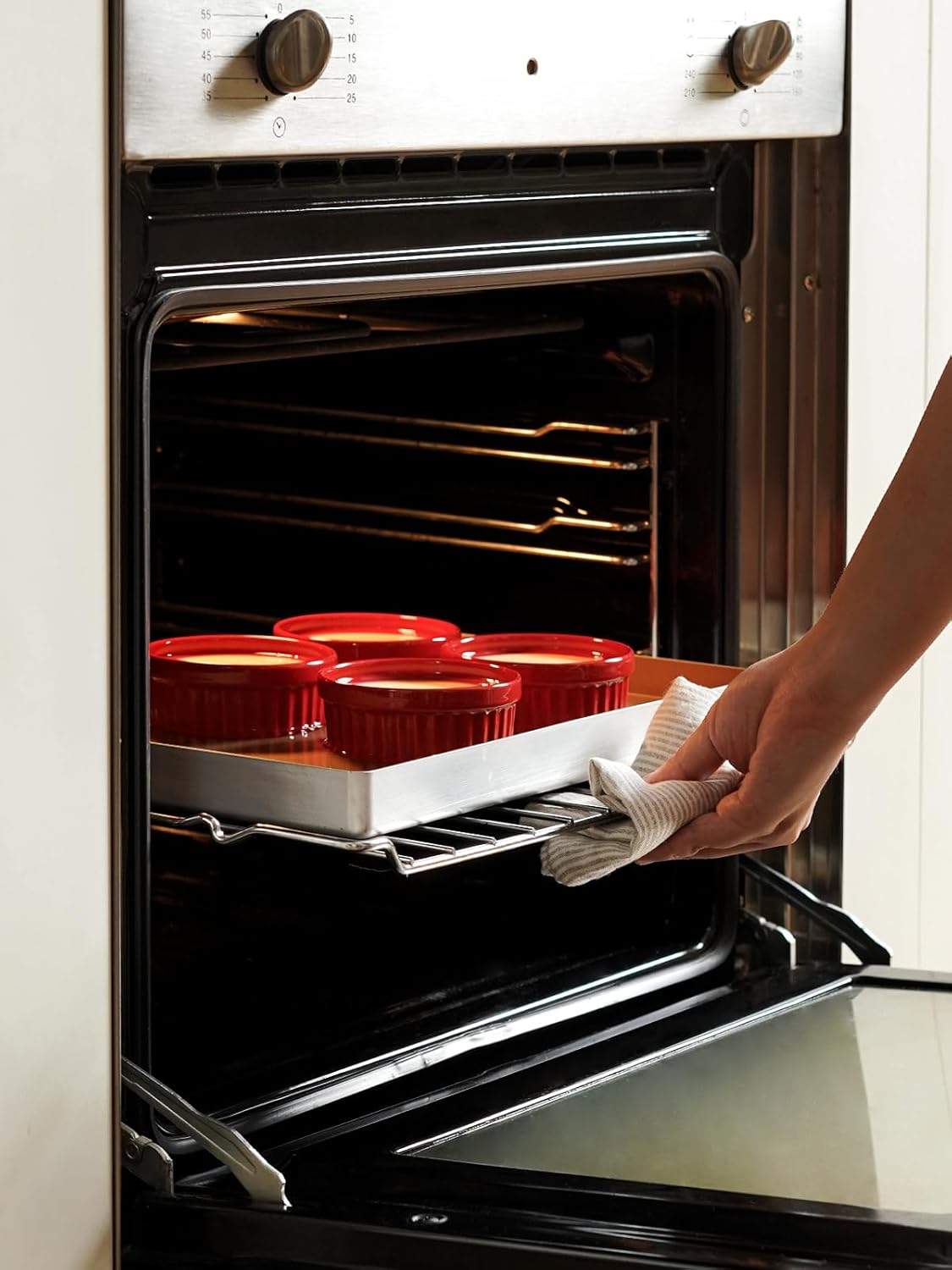 LE TAUCI Ramekins 4 OZ Oven Safe, Creme Brulee Ramekins, Pudding Custard Cups Souffle Ramiken, Dipping Sauce Dishes, Ceramic Ramekin Bowls Set of 6, True Red