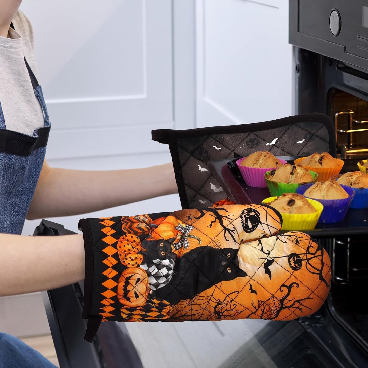 Halloween Cat Oven Mitts and Pot Holders Sets 4Pcs, 100% Cotton Heat Resistant, Extra Long Oven Gloves Potholder for Kitchen Cooking Baking Decoration