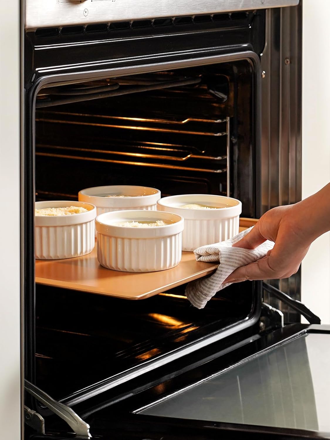 LE TAUCI Ramekins 6 OZ, Ceramic Souffle Dishes, Oven Safe Custard Cups for Baking, Creme Brulee, Pudding, Dessert, Microwave & Dishwasher Safe, Set of 6, White