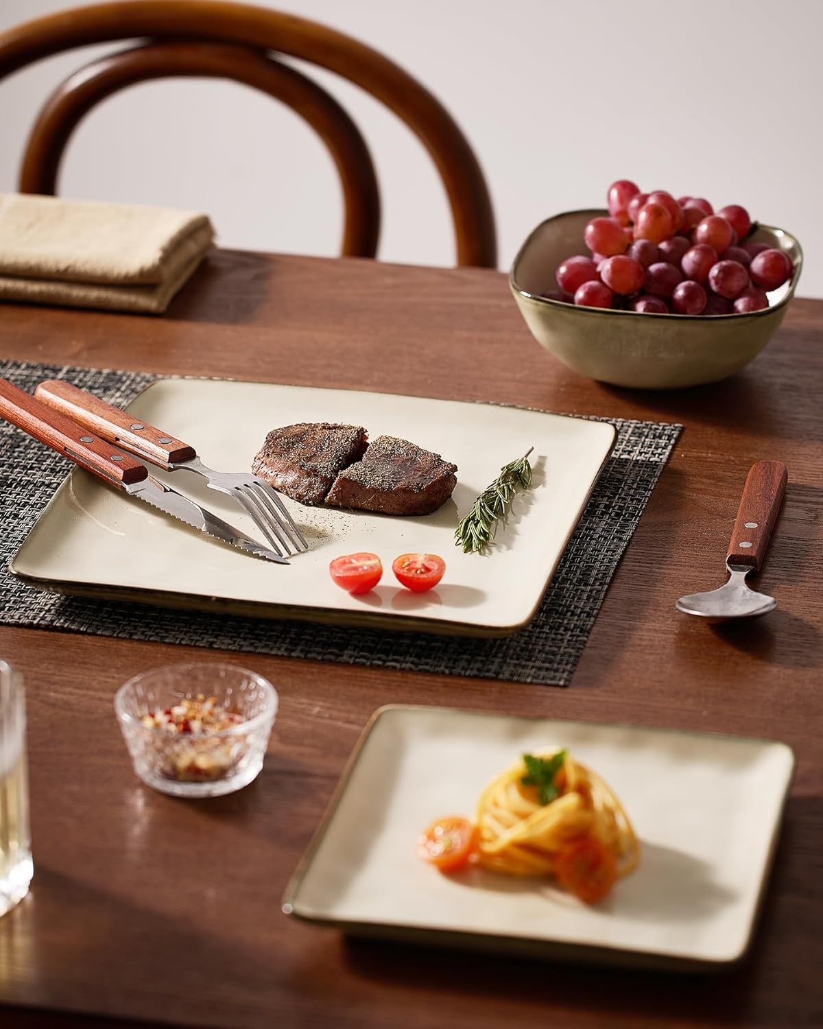 Famiware Dinnerware Sets for 4, Ocean Square 18-Piece Kitchen Plates and Bowls Sets, Microwave and Dishwasher Safe, Scratch Resistant, Light khaki