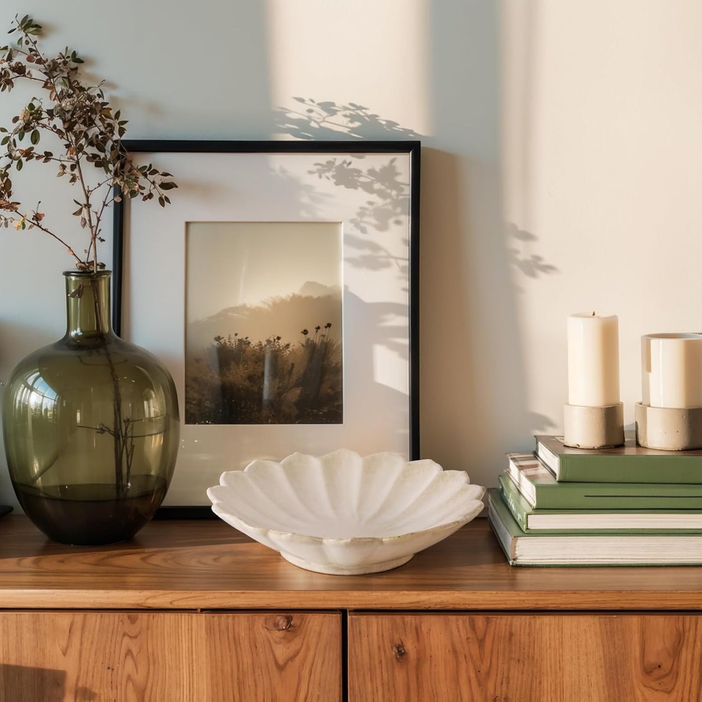 White Ceramic Flower Shaped Decorative Bowl, Elegant Ruffled Edge Centerpiece Bowl for Kitchen Counter, Dining Table or Coffee Table, Modern Fruit Bowl for Home Decor, Ideal Housewarming Gift