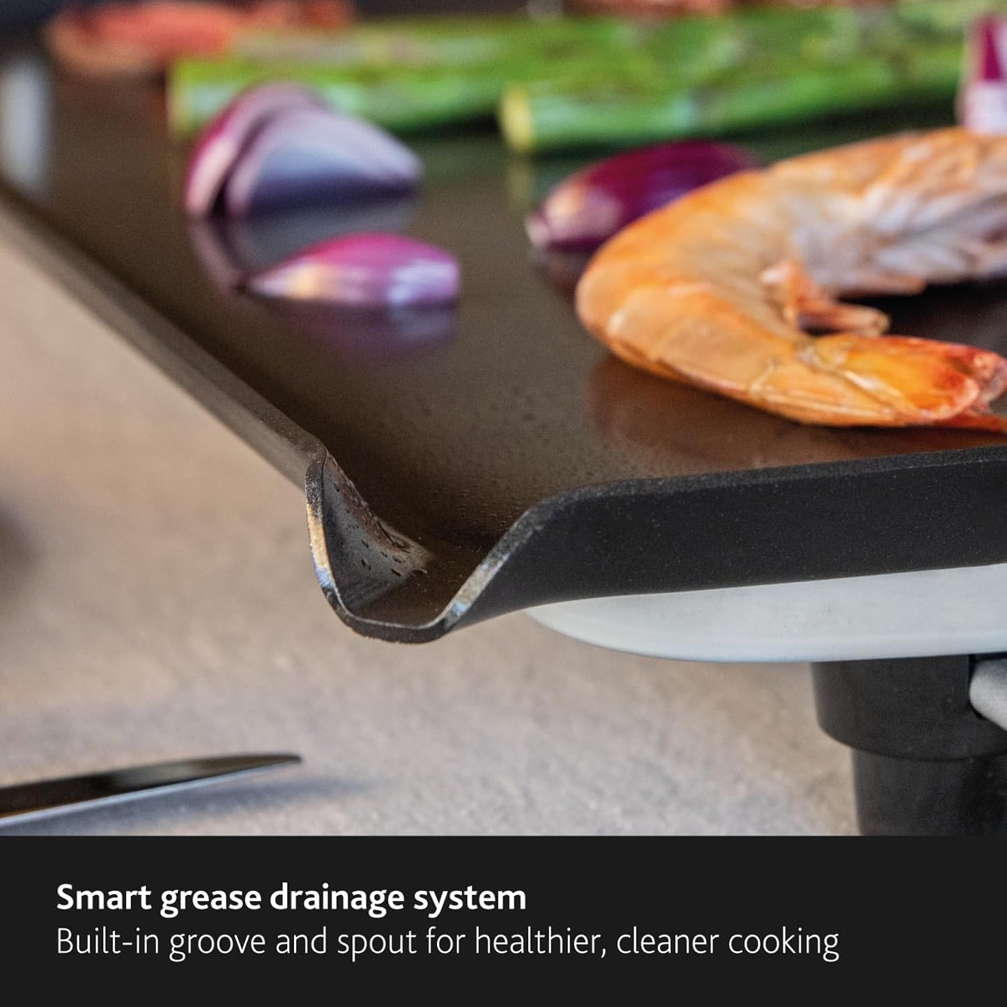 Boska Electric Griddle Pro – PFAS-Free Ceramic Nonstick Surface – Adjustable Heat up to 420°F – Grease Drain Spout – Oak Wood Handles – Black