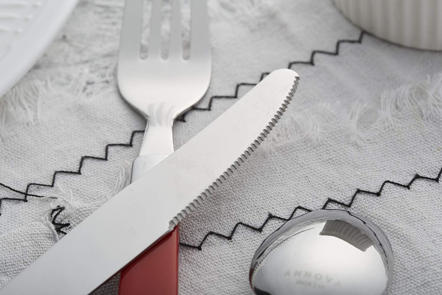 ANNOVA Silverware Set Stainless Steel Colorful Tableware Kitchen Flatware Set Utensils, Includes Dinner Knives, Forks, Spoons, Salad Forks & Dessert Spoons (Red, 20 Pieces)