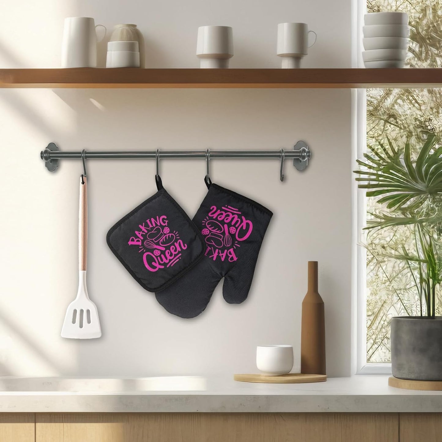 Funny Oven Mitts and Pot Holders（Set of 2） Baking Queen Oven Mitts for Kitchen Decor Silicone Non-Slip Oven Mitts Kitchen Gifts for Women Hostess Great Housewarming Gifts for Family Friend