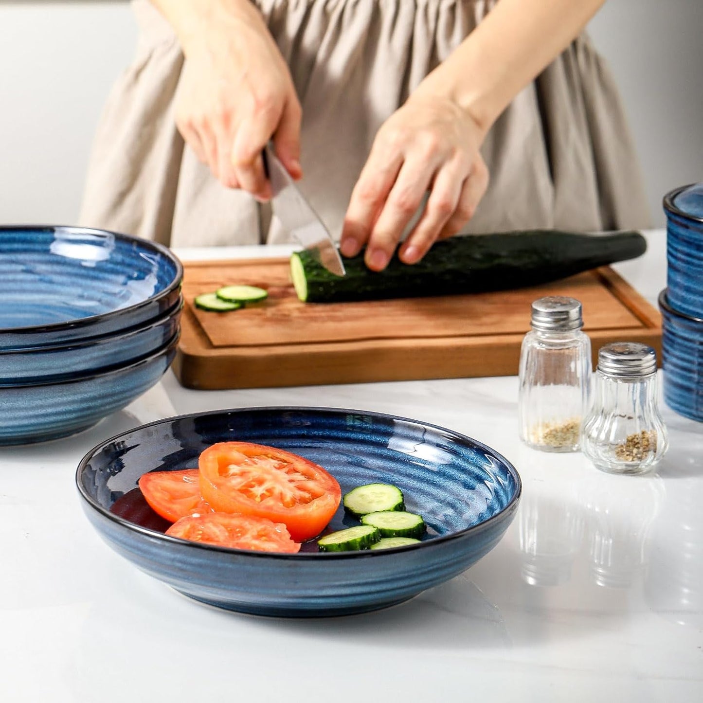 Hasense Large Pasta Bowls, 9.7 Inch Ceramic Salad Bowls for Kitchen, 49 oz Serving Dishes for Salad, Soup, Fruit, Pasta, Blue Shallow Dinner Plates Set of 2, Dishwasher Microwave Safe