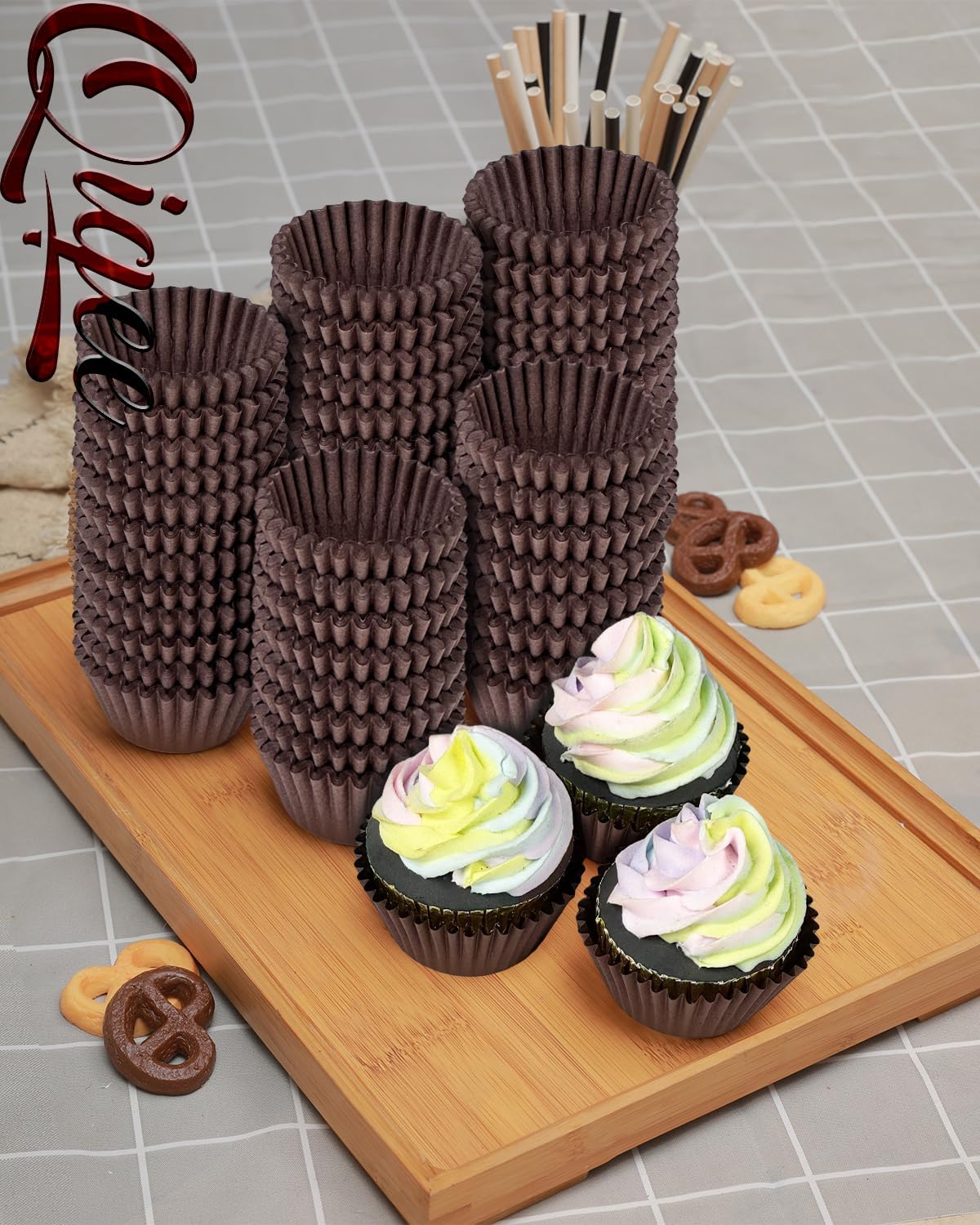qiqee 300 Count Jumbo Cupcake Liners Coffee Muffin Liners Food Grade Jumbo Size Baking Cups Paper No Smells（Large Size）