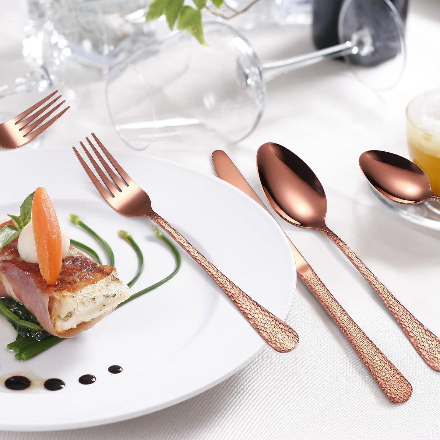 Hammered Silverware Copper/Rose Gold Flatware Set 40 Piece Service for 8 Stainless Steel Knives Forks Spoons Creative Handle Eating Utensils for Festival Parties Kitchen Daily Use