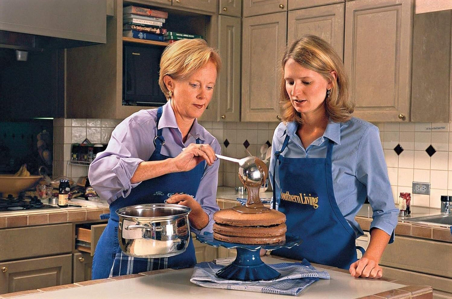 Stainless Steel Kitchen Ladle, Heavy Duty One-Piece Construction Cooking Ladle, Punch Soup and Stew Serving Ladles Scoop