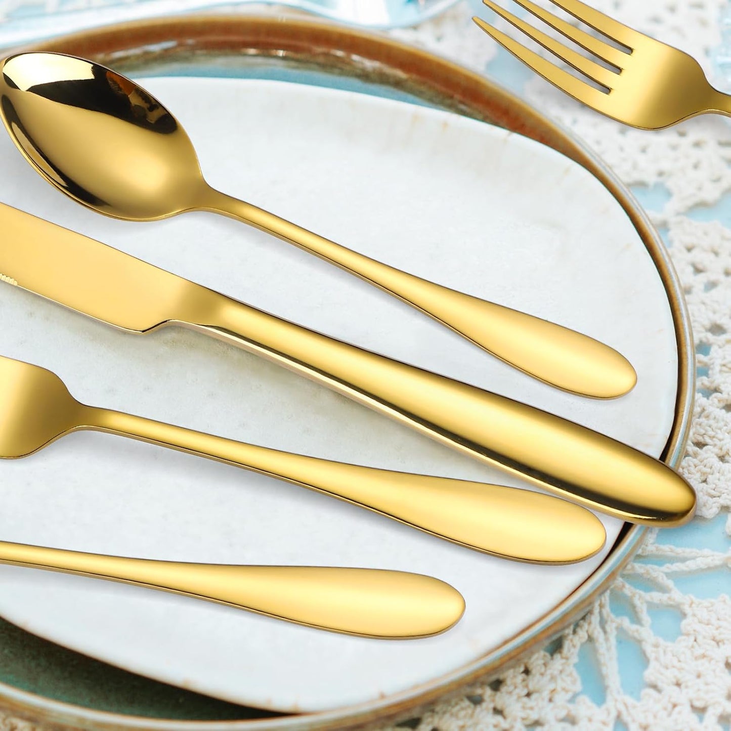 Gold Silverware Set for 8 Stainless Steel Flatware 40 Pieces Forks Knives and Spoons Heavy Utensils Thick Handle for Restaurant Parties Formal Occasions Everyday Use