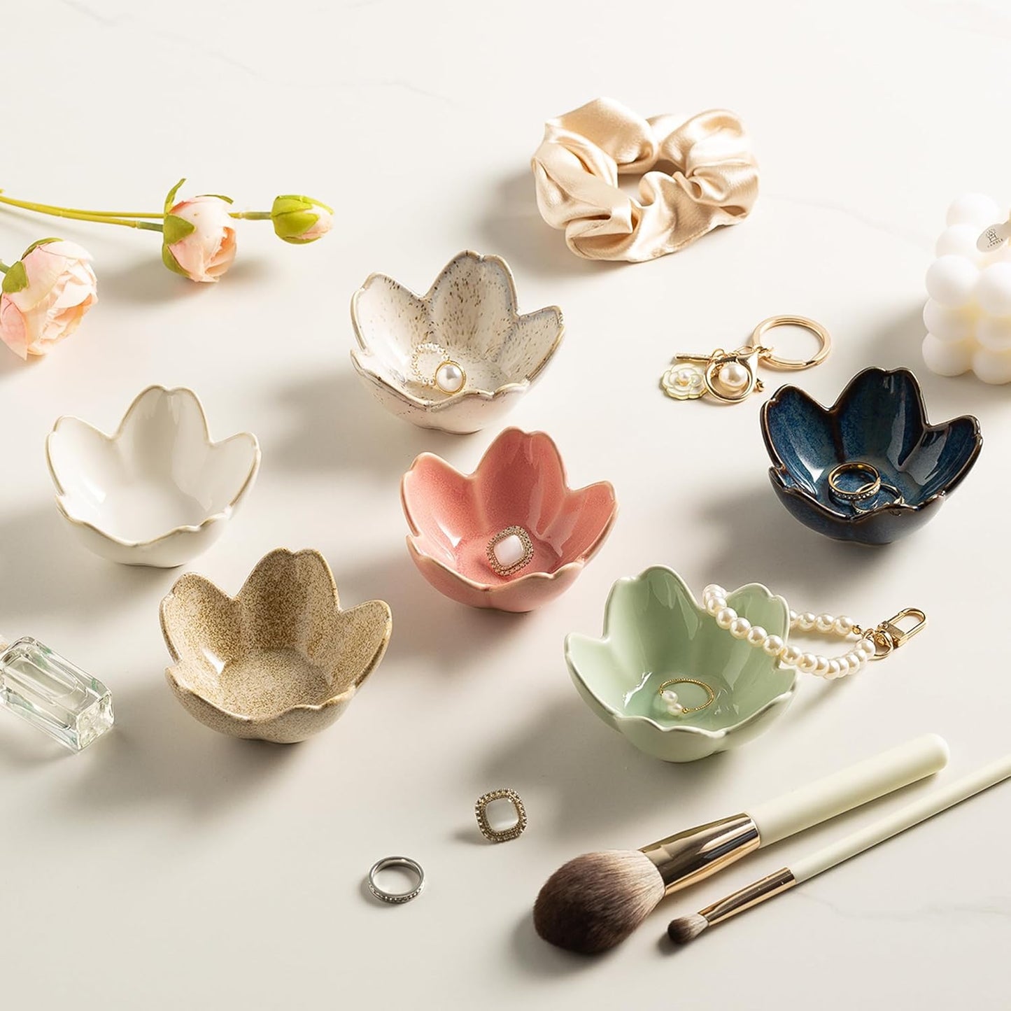 Flower Ring Holder Dish, Ceramic Jewelry Tray Dish, Small Trinket Dish, Jewelry Plate Bowl, Cute Jewlery Ring Holder Dish, Aesthetic Room Decor, Christmas Birthday Gifts for Women, 1 pack (white)