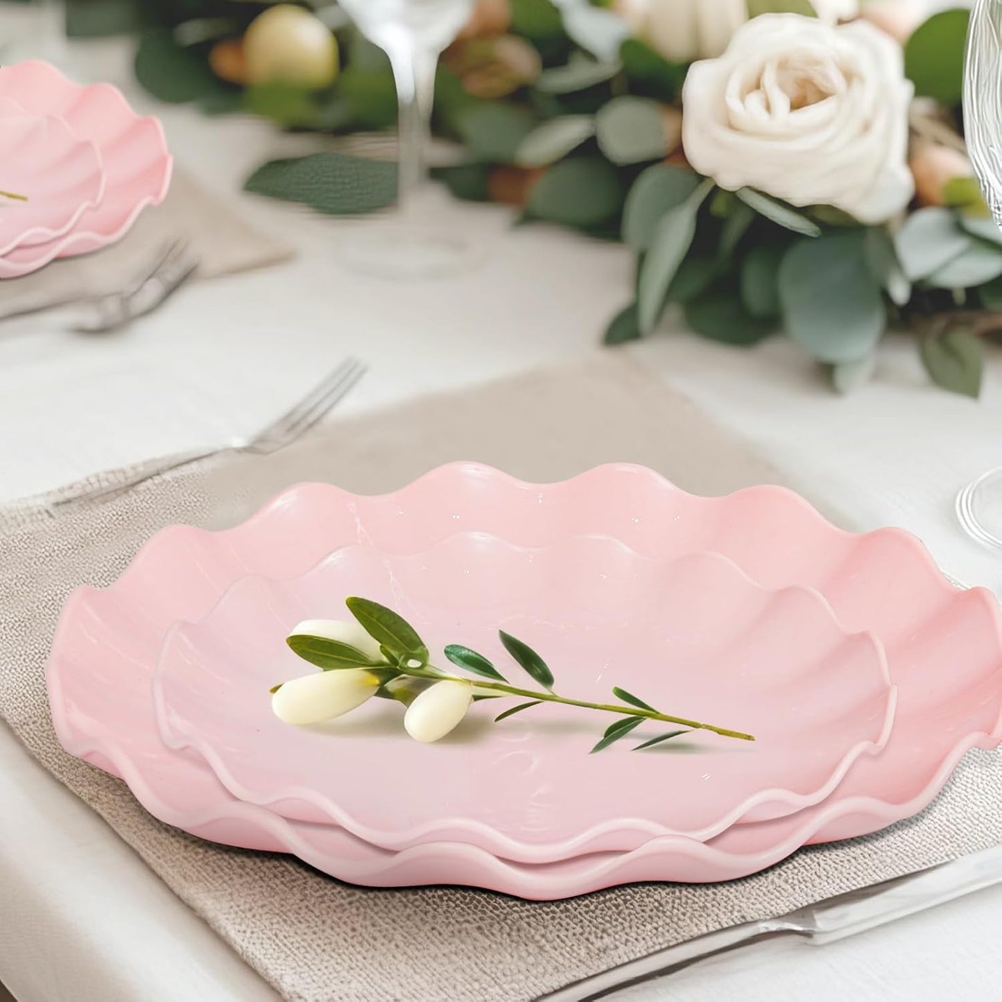 LIYH 50 Pcs Pink Plastic Plates Reusable - Durable and Dishwasher Safe Baby Shower Plates Wavy Daisy Plastic Flower Plate for Party Wedding Birthday Picnics BPA Free (25Guests)