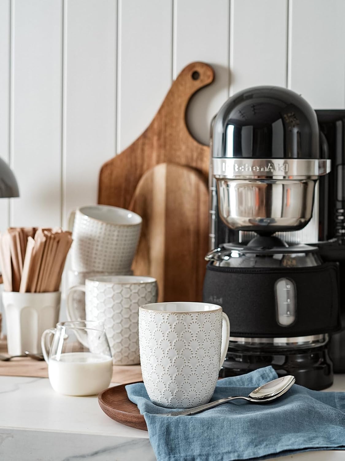 LE TAUCI Coffee Mugs 16 oz,Ceramic Mug Set, Embossment Cups for Latte, Hot Tea, Cappuccino, Mocha, Cocoa, Dishwasher Safe, Suit For Housewarming Wedding- 3.8 inch, Set of 4, Arctic White