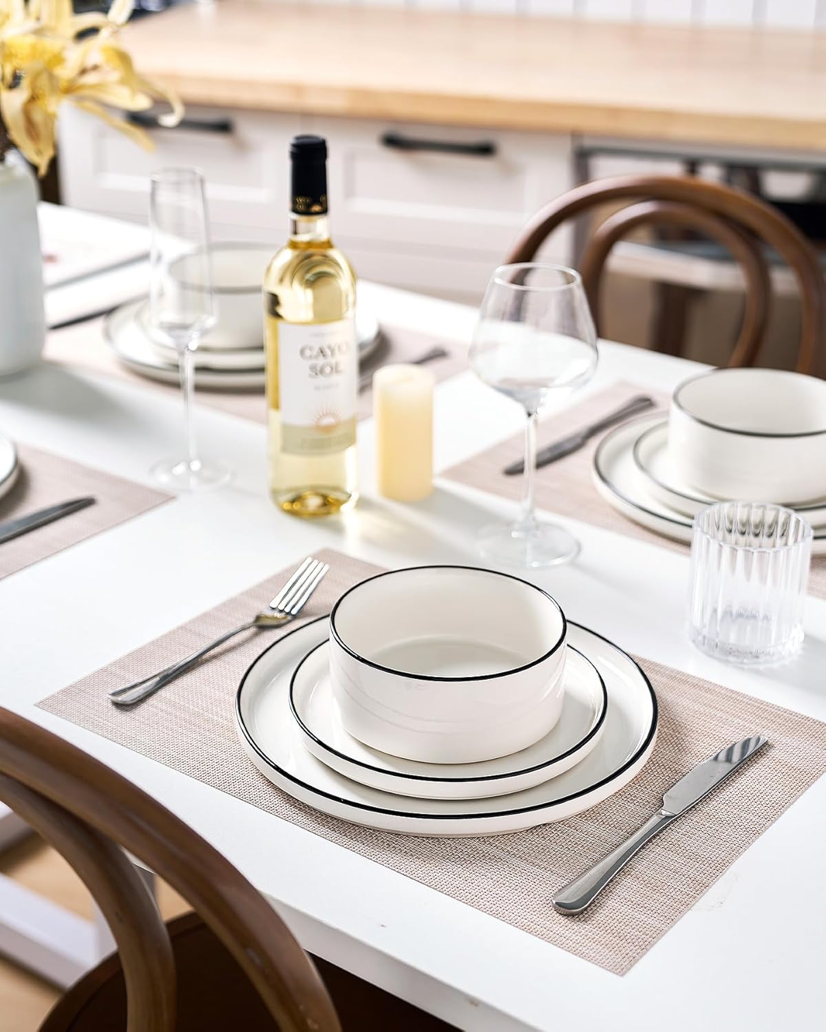 Famiware Porcelain Dinnerware Set, 18-Piece Modern Plate and Bowl Set, dish set for 6, Microwave and Dishwasher Safe Tableware, White with Black Trim