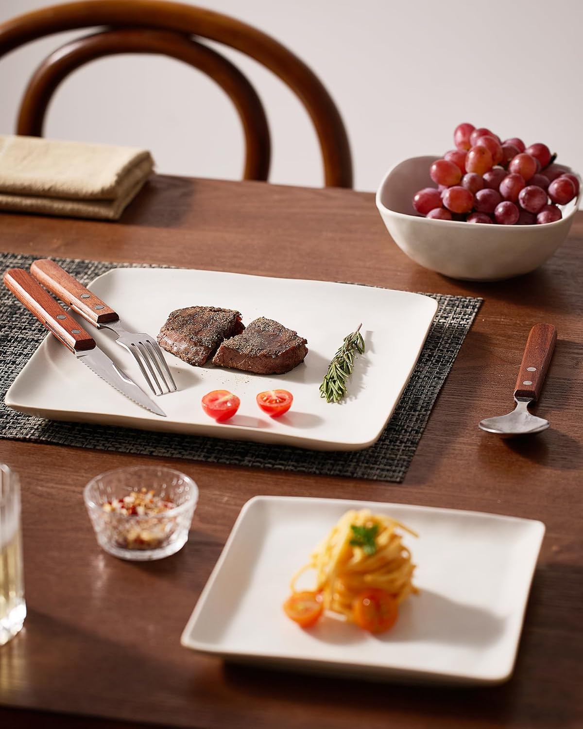 Famiware Dinnerware Sets for 6, Ocean Square 18-Piece Kitchen Plates and Bowls Sets, Microwave and Dishwasher Safe, Scratch Resistant, Matte White