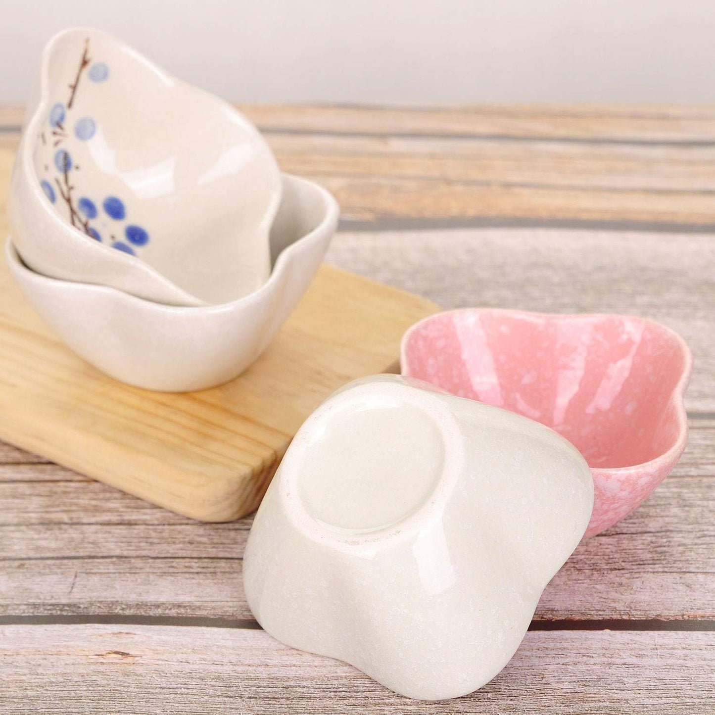 VanEnjoy Ceramic Japanese Dipping Bowl Soy Sauce Seasoning Dishes Soy Dipping Sauce Dishes set of 4, Floral pattern with Flower shape (leaves) (flower)