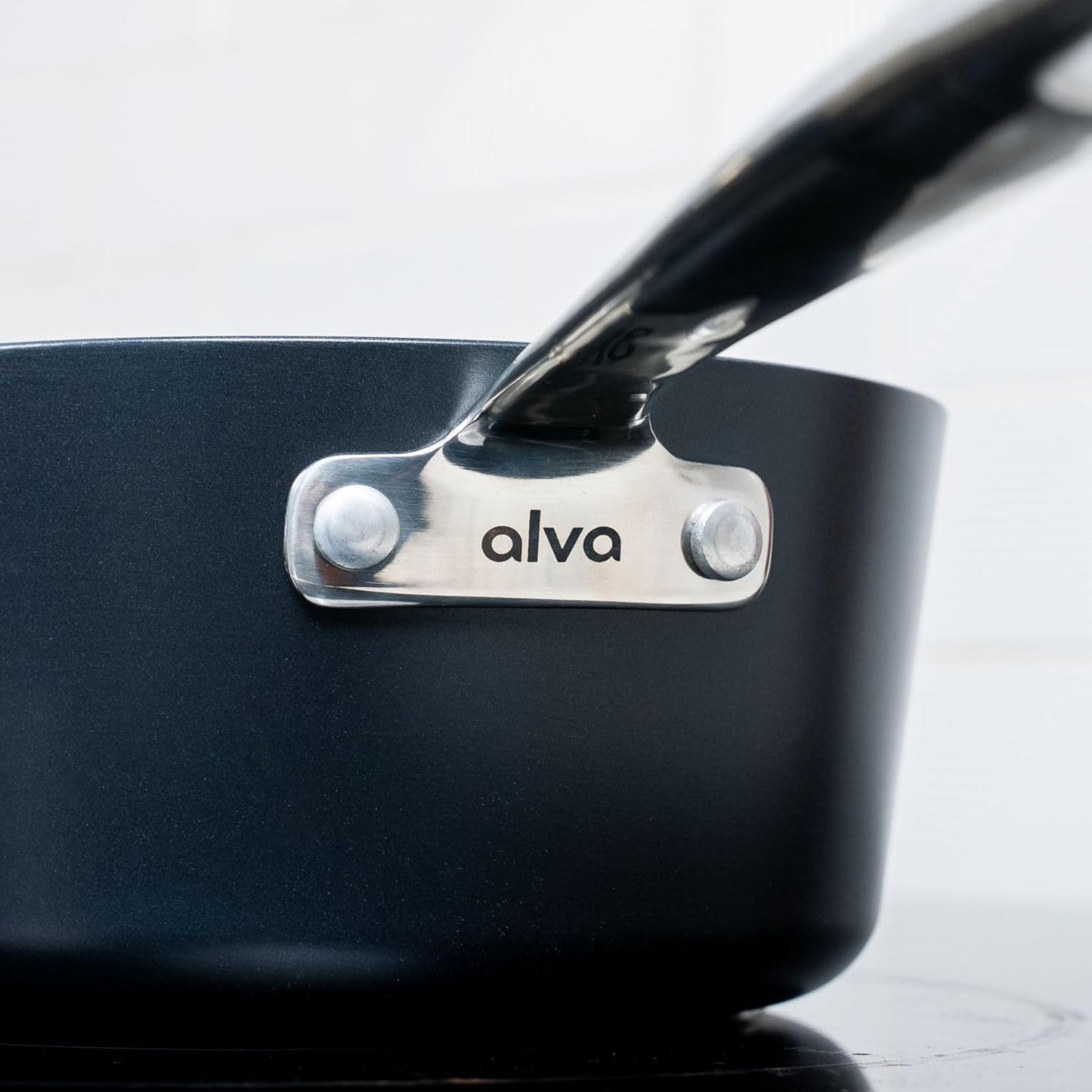 Alva Maestro 2QT Ceramic Nonstick Saucepan with Lid – Non-Toxic Easy to Clean Pot, Oven Safe, and Induction Ready – Belgian-Designed for Effortless, Healthy Everyday Cooking