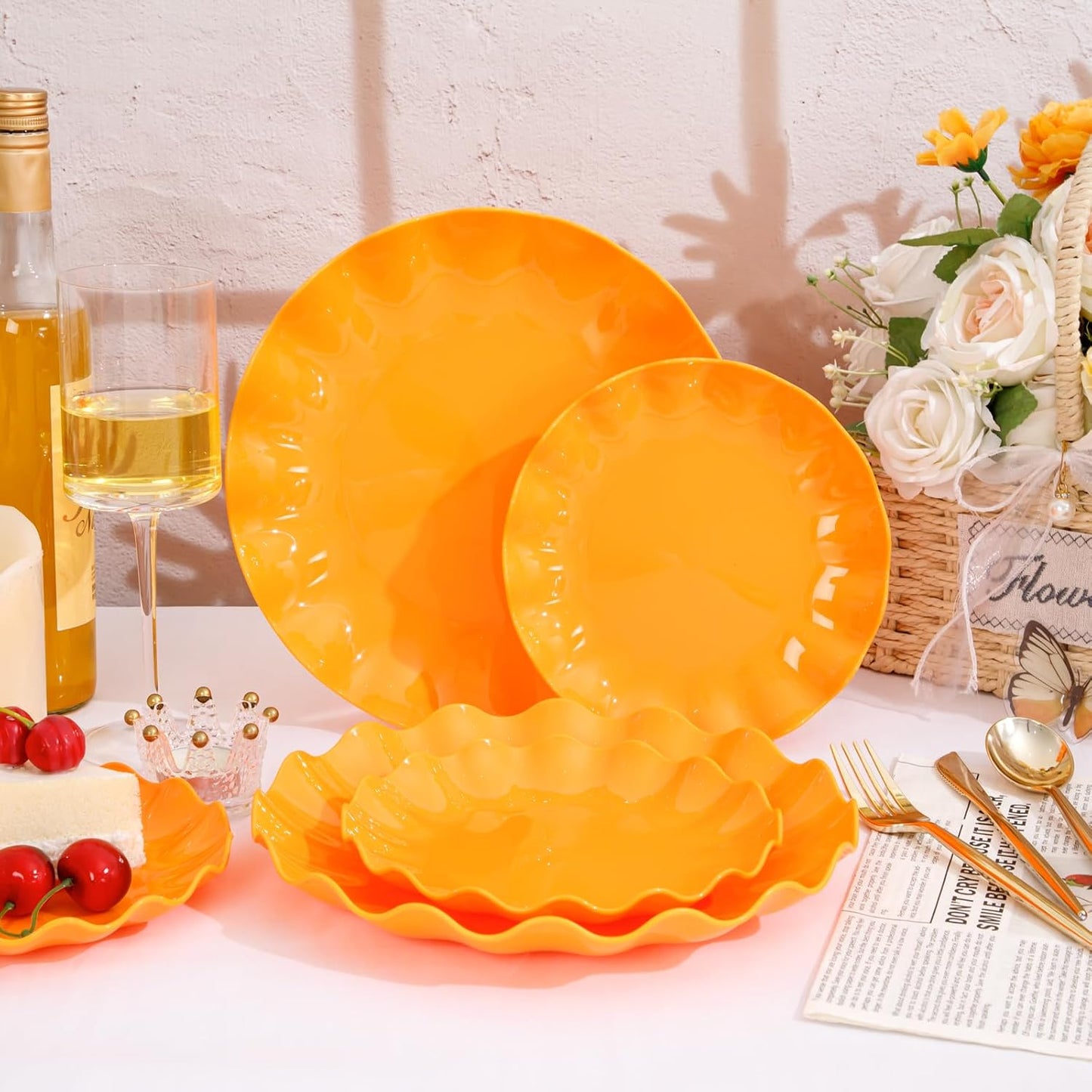 LIYH 50 Pcs Heavy Duty Thanksgiving Plates Orange Scalloped Plastic Plates Reusable Unbreakable Halloween Plastic Plate for Thanksgiving & Halloween Day, Dishwasher Safe BPA Free (25Guests)