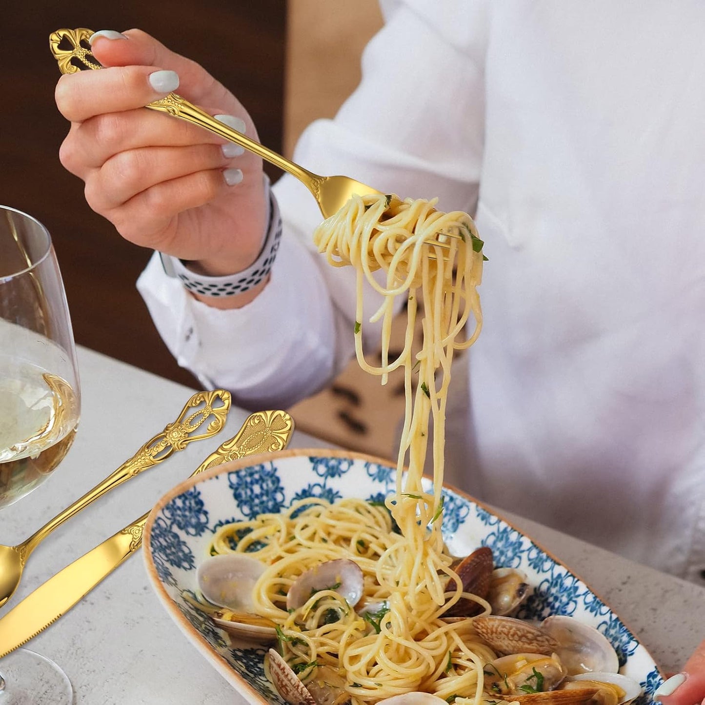 Retro Silverware Gold Set for 4 Stainless Steel Flatware Royal 20 Piece Cutlery Sets Knives Spoons Forks Vintage Hollow Relief Design Durable Festival Parties Daily Kitchen Utensils