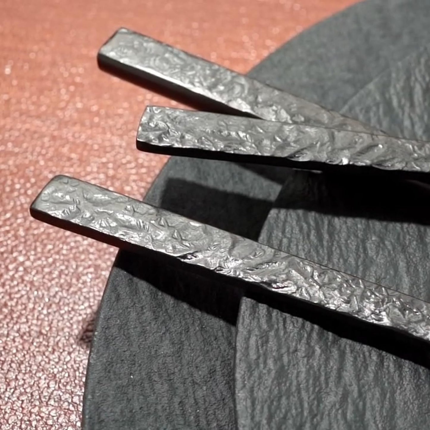 KINGSTONE 40 Pcs Black Hammered Silverware Set for 8, 18/10 Stainless Steel Heavy Duty Flatware Set, Tableware Cutlery Utensil Sets for Home Restaurant Dishwasher Safe