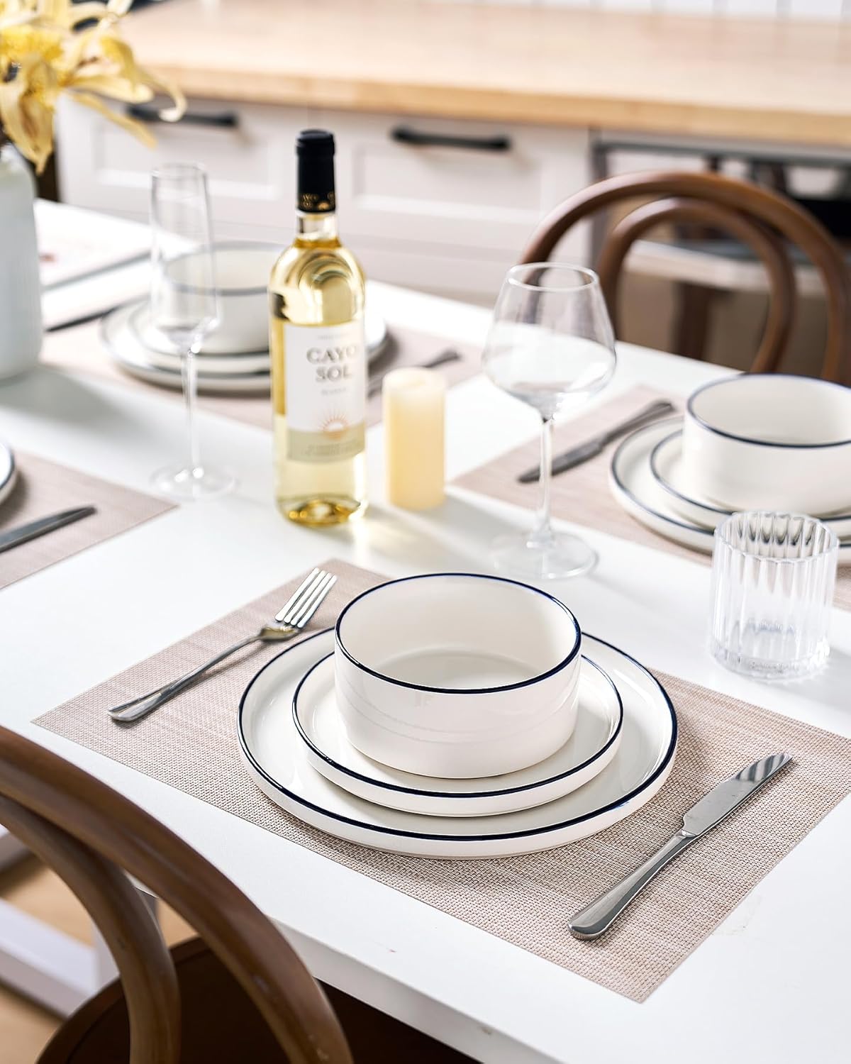 Famiware Porcelain Dinnerware Set, 18-Piece Modern Plate and Bowl Set, dish set for 6, Microwave and Dishwasher Safe Tableware, White with Blue Trim