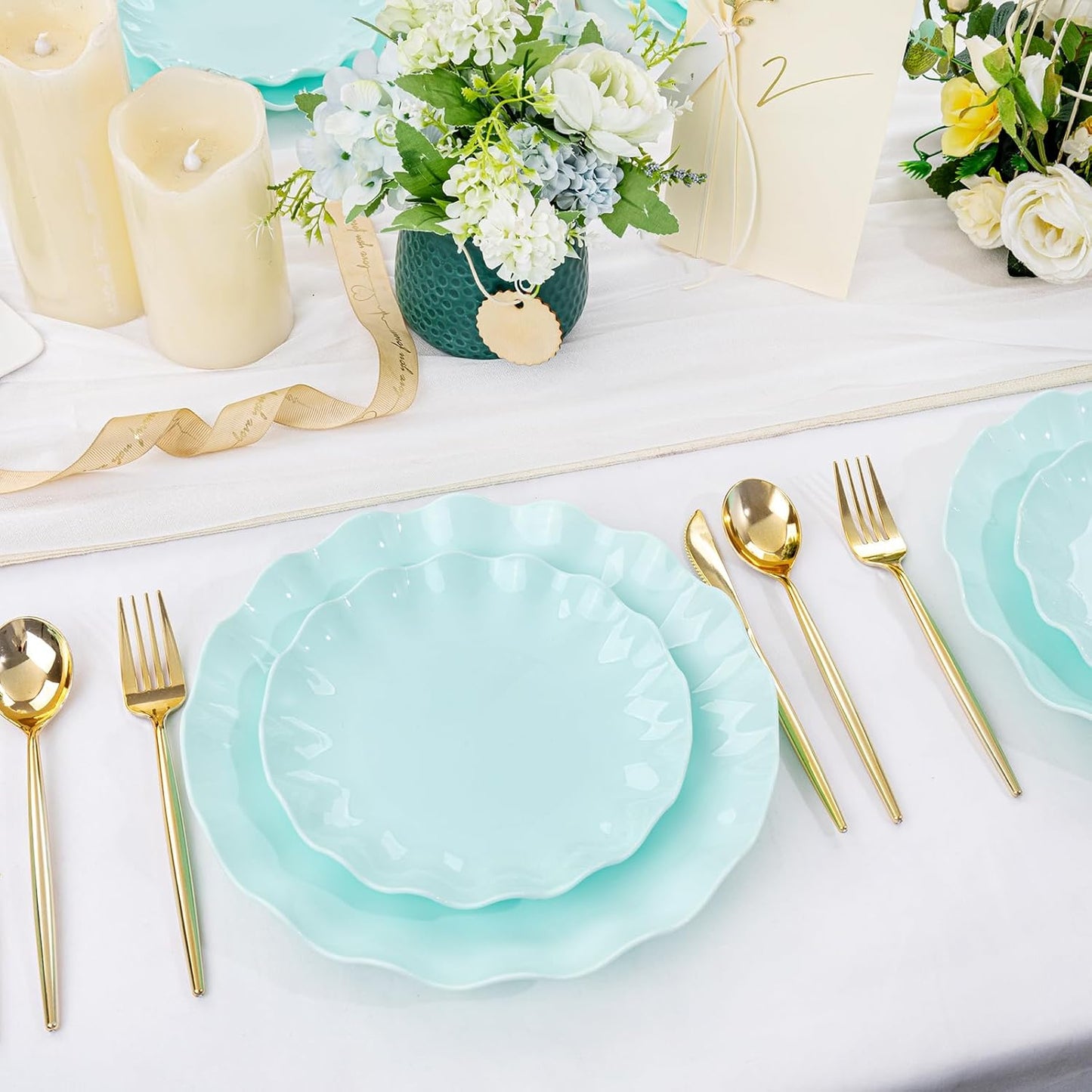 LIYH 20 Pcs 7.5 Inch Ice Blue Plastic Scalloped Plates Reusable - Unbreakable Dessert Plastic Cake Plates Dishwasher Safe Perfect for Party Birthday