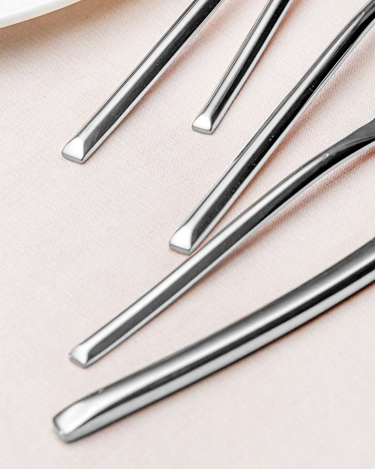 Lemeya 20-Piece Silverware Set for 4,Modern 18/10 Stainless Steel Flatware Set,Luxury Cutlery Set,Unique Utensils Set for Restaurant,Spoons and Forks Set,Mirror Polished,Dishwasher Safe