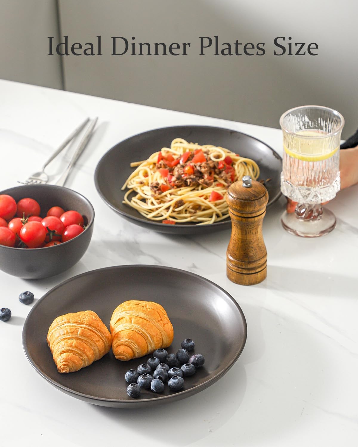 Stoneware Dinner Plates, 10 Inch Serving Dishes Set of 4 for Kitchen, Ceramic Dinnerware Dishes for Steak, Pancakes, Scratch Resistant Plate Set, Microwave & Dishwasher Safe, Matte Black