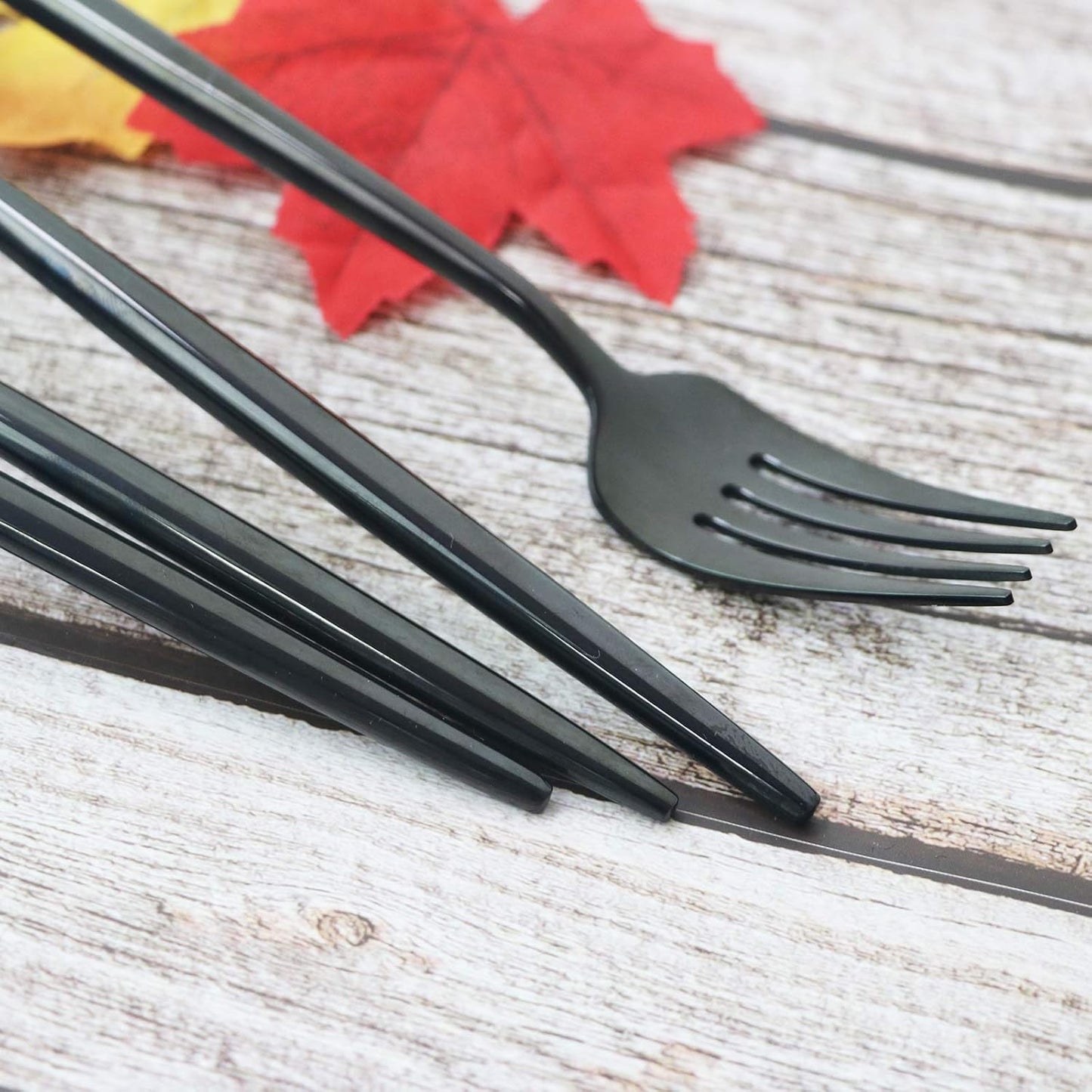 JASHII 20 Pieces Flatware Set, 18/10 Stainless Steel Utensils, Service for 4, Heavy Duty Silverware Gift, Dishwasher Safe, Mirror Polished Dinner Knife, Fork, Spoon for Restaurant (Black)