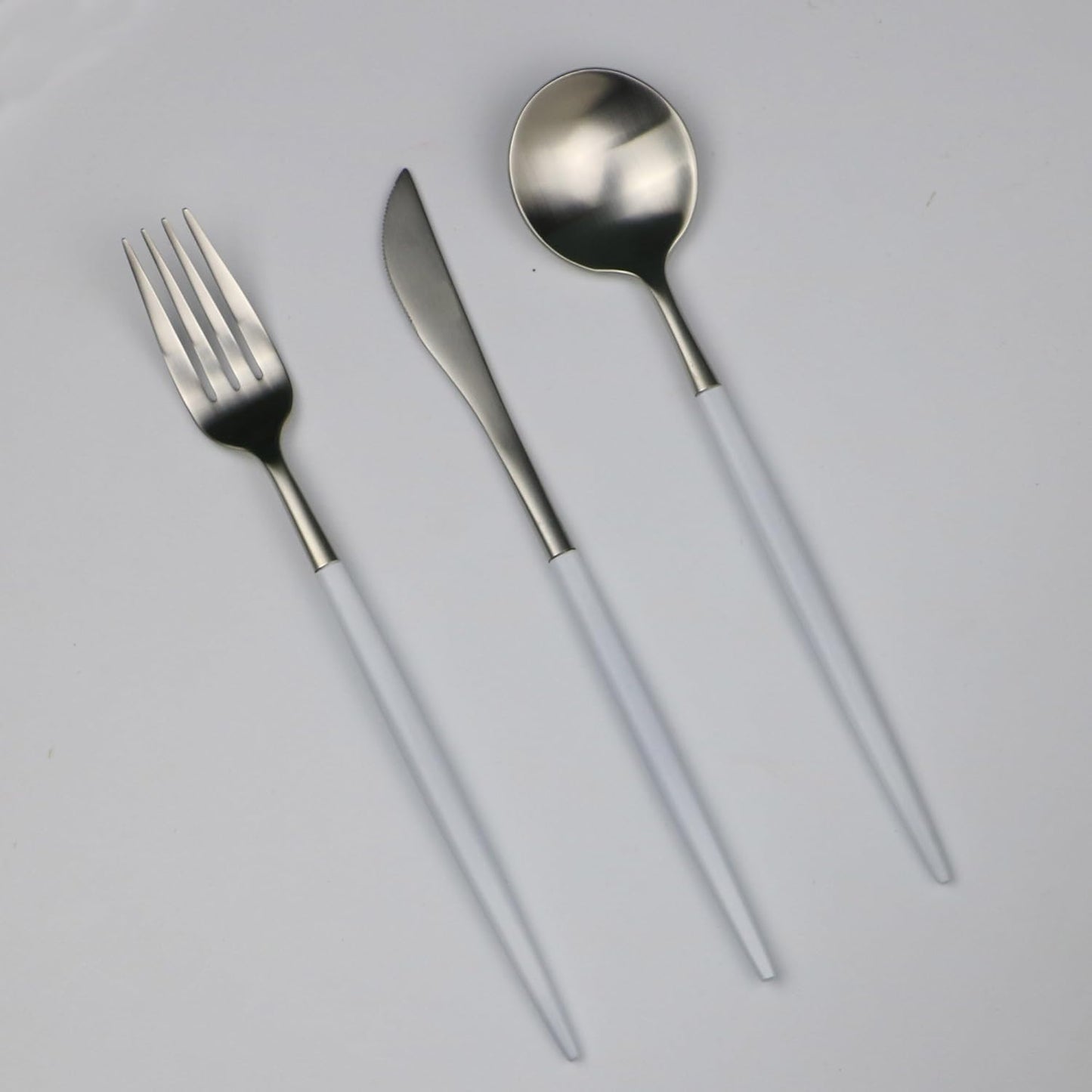 Customized 20-Piece 18/10 Stainless Steel Flatware Set, Serive for 4, With Fork Spoons Knife Teaspoon Dessert Fork for Home Kitchen Restaurant Hotel (White + Silver)