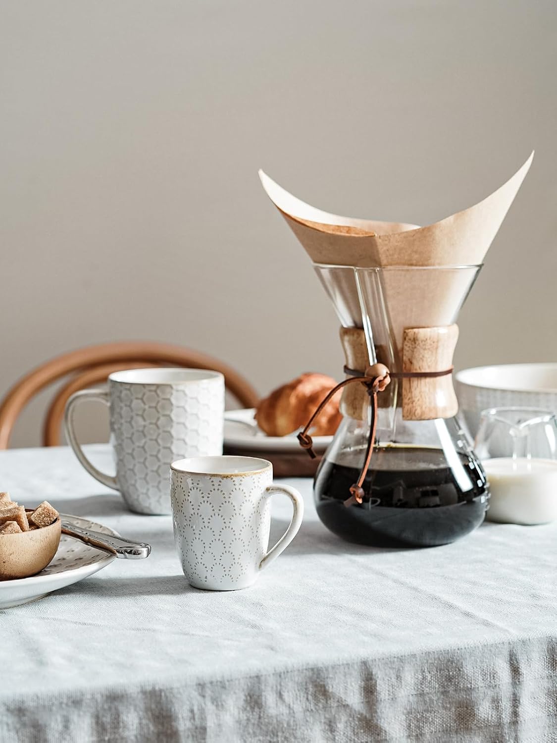 LE TAUCI Coffee Mugs 16 oz,Ceramic Mug Set, Embossment Cups for Latte, Hot Tea, Cappuccino, Mocha, Cocoa, Dishwasher Safe, Suit For Housewarming Wedding- 3.8 inch, Set of 4, Arctic White