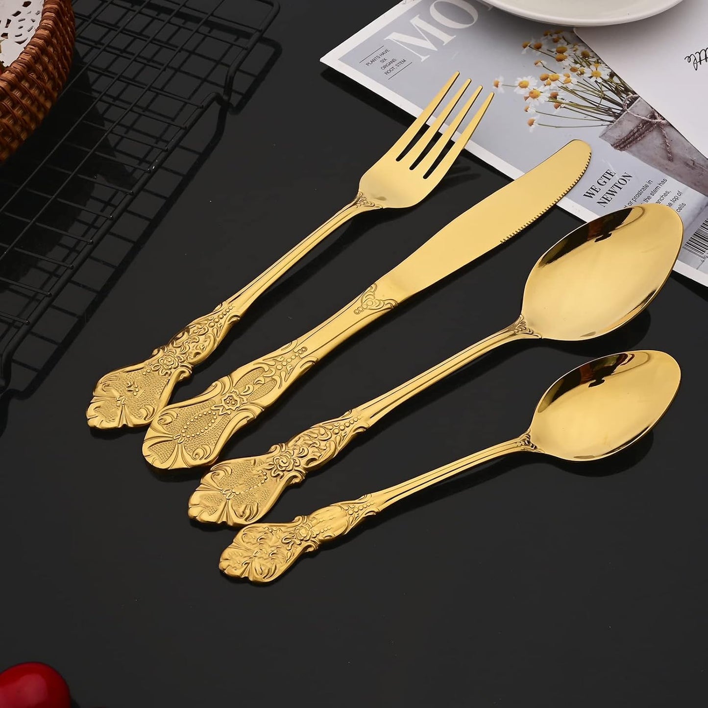 JASHII Palace Gold Silverware Set 4 Piece Family Dinnerware Set Flatware Set for 1 Silver Tableware Set Great for Family Gatherings & Daily Use-Spoons, Knives, Teaspoons, Forks (Gold）