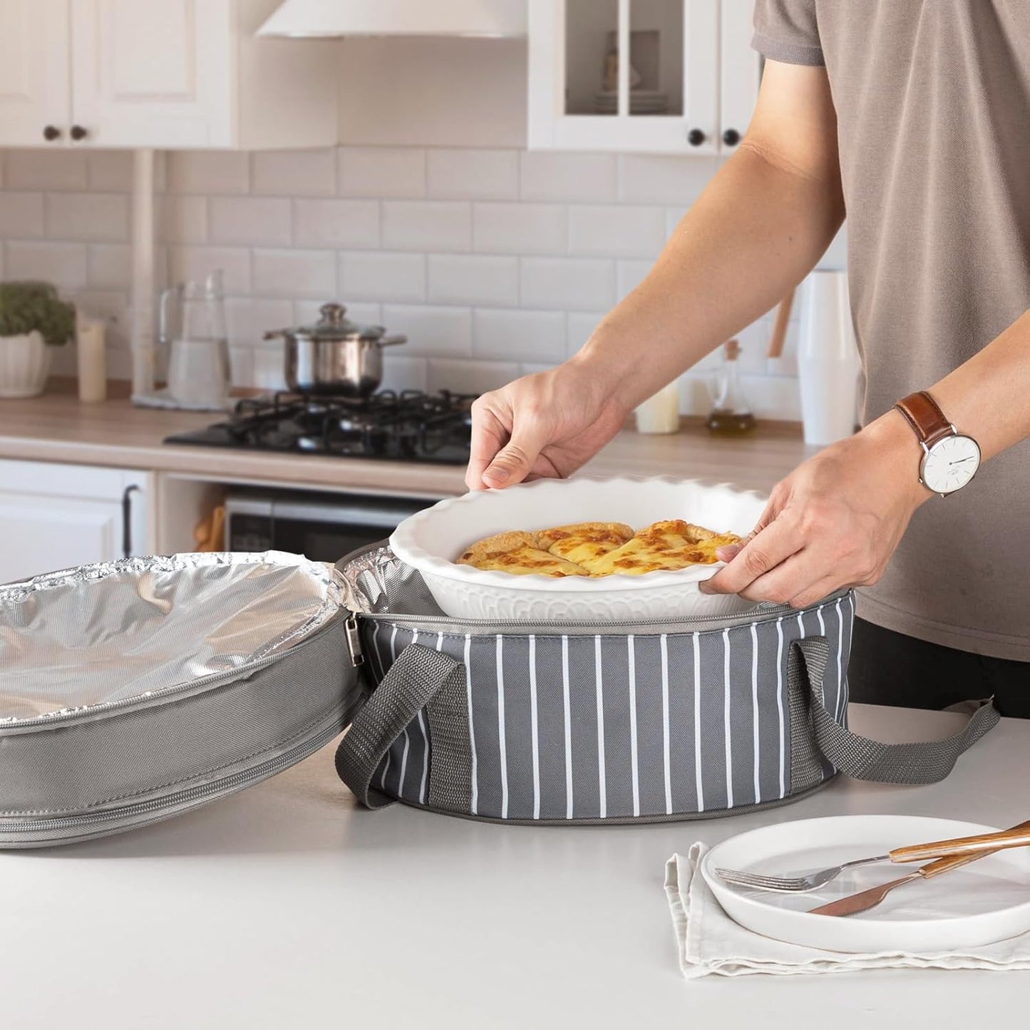 Fun Elements Insulated Casserole Carrier for Hot or Cold Food, 12.5 Inch Pie Carrier with Lid and Handle, Round Food Container for Transport, Grey