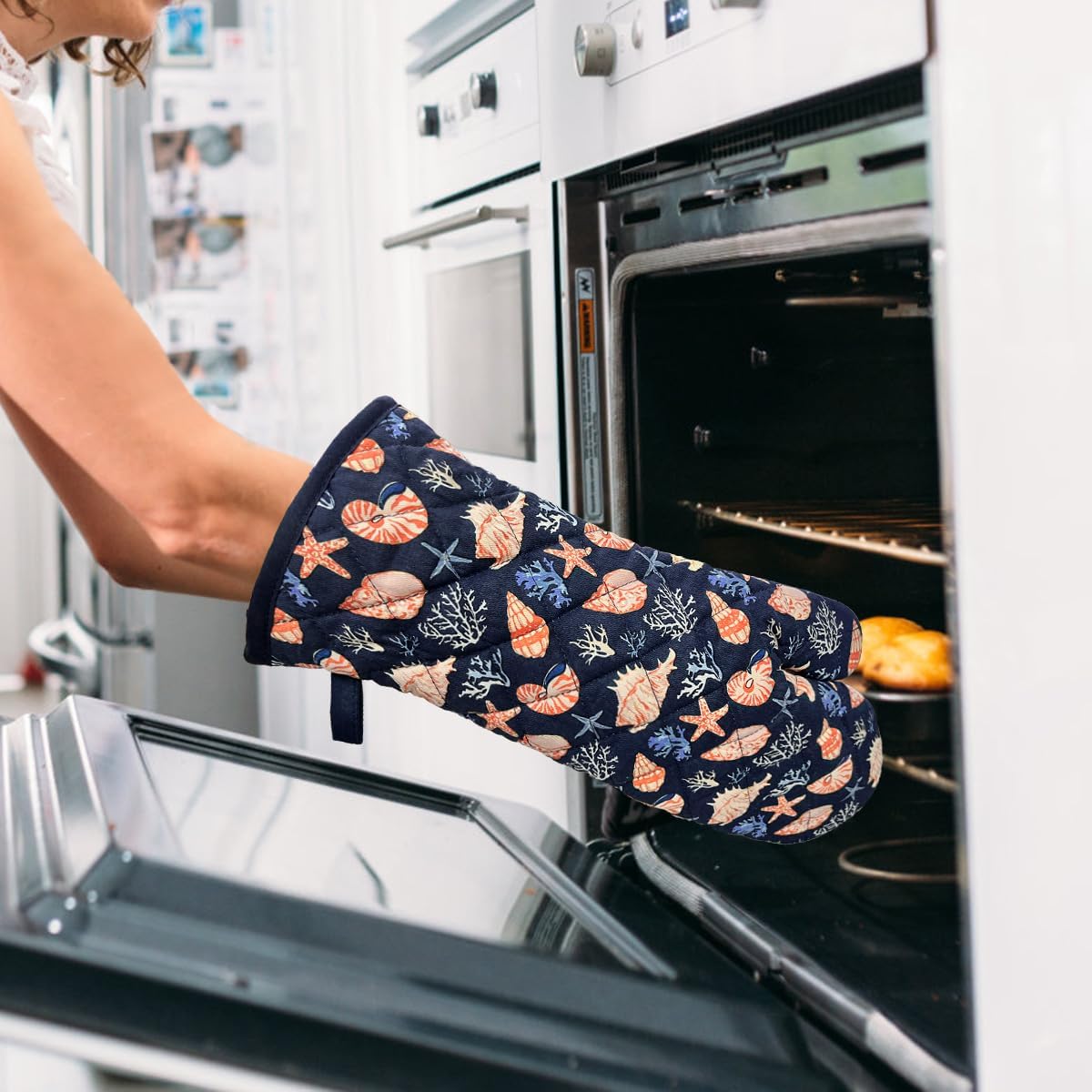 Oven Mitts Cotton Fashion Cute Cowry Design 1pair Heat Resistant Oven Gloves Safe Cooking Baking Grilling Barbecue Machine Washable Pot Holders (Cowry)