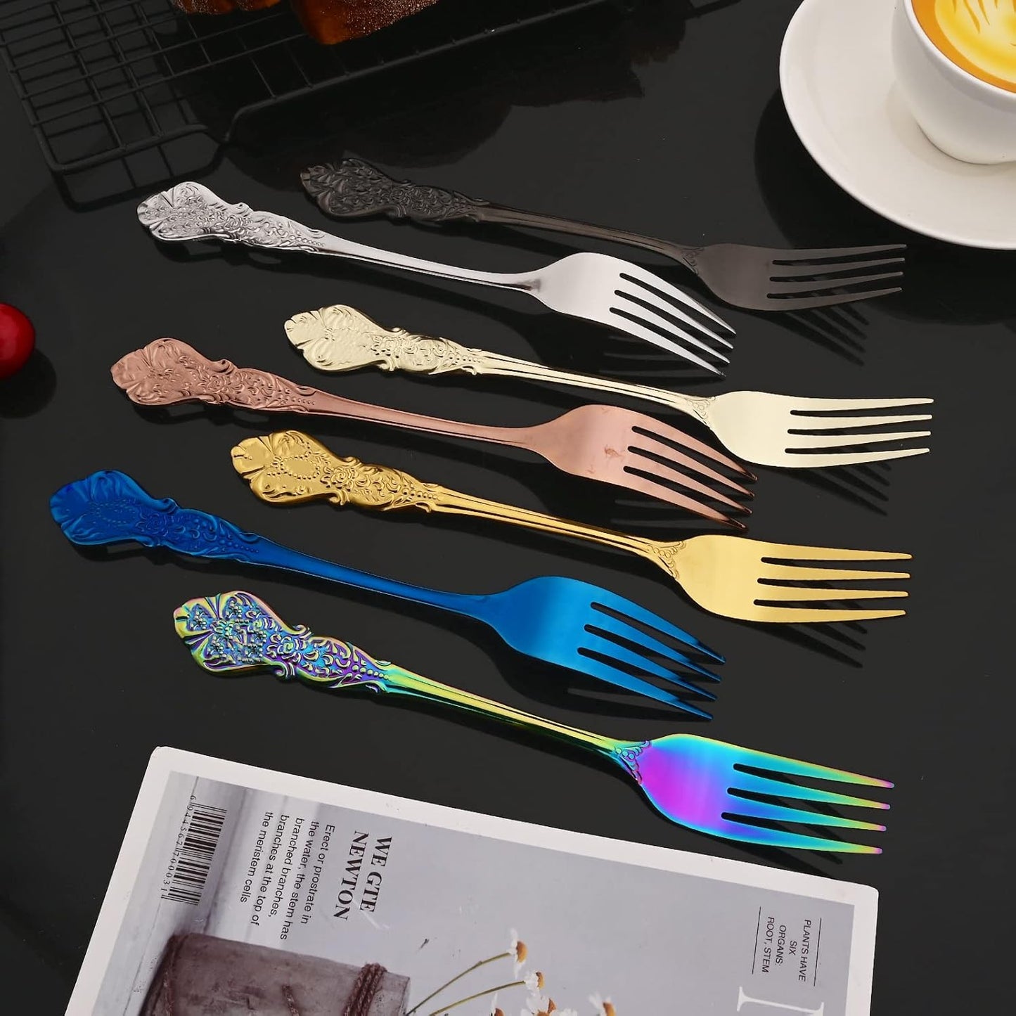 JASHII Palace Gold Silverware Set 24 Piece Family Dinnerware Set Flatware Set for 6 Silver Tableware Set Great for Family Gatherings & Daily Use-Spoons, Knives, Teaspoons, Forks (Gold）