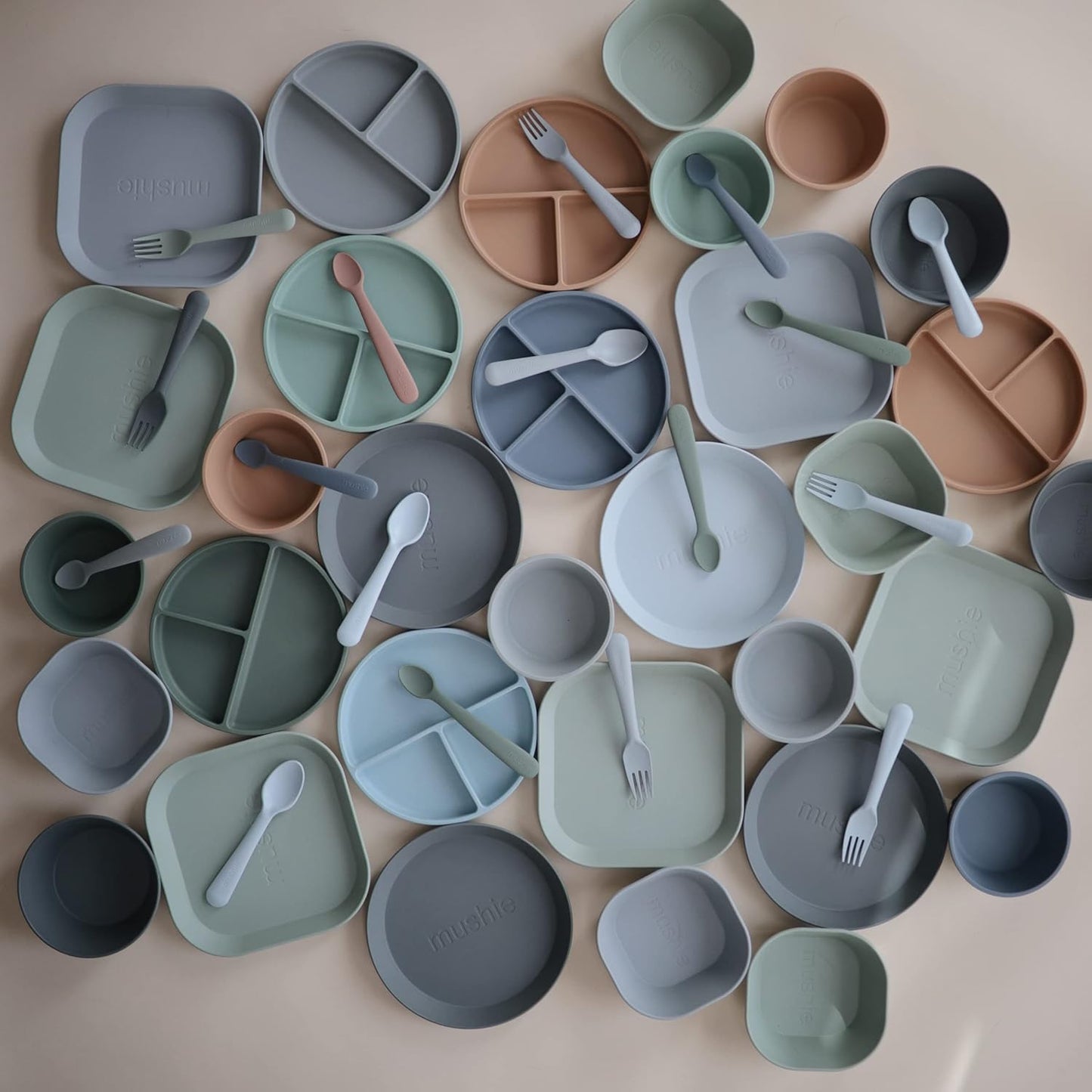 mushie Round Dinnerware Bowls for Kids | Made in Denmark, Set of 2 (Smoke)