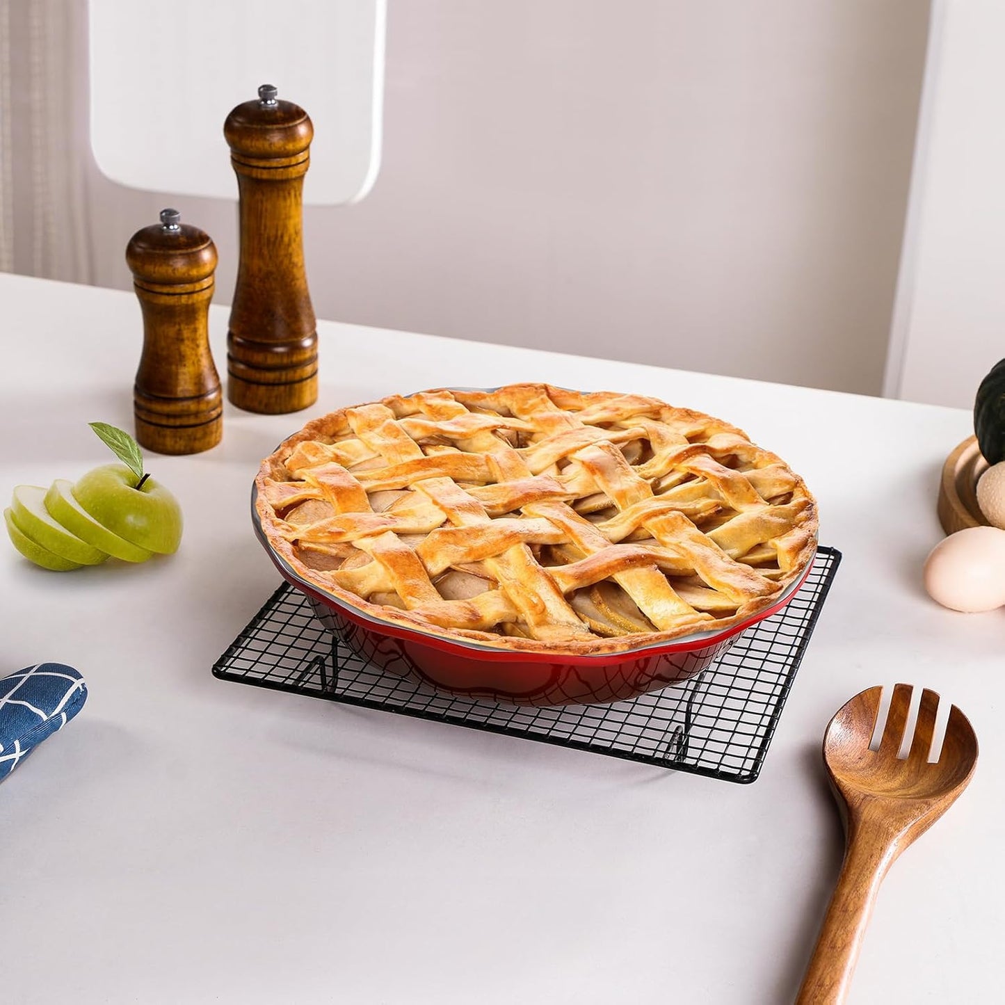 Lareina Deep Dish Pie Pan for Baking, 9 Inch Ceramic Fluted Pie Dish for Apple, Quiche, Pecan, Pot Pies, 53 Ounce Round Pie Plate, Set of 2, Red