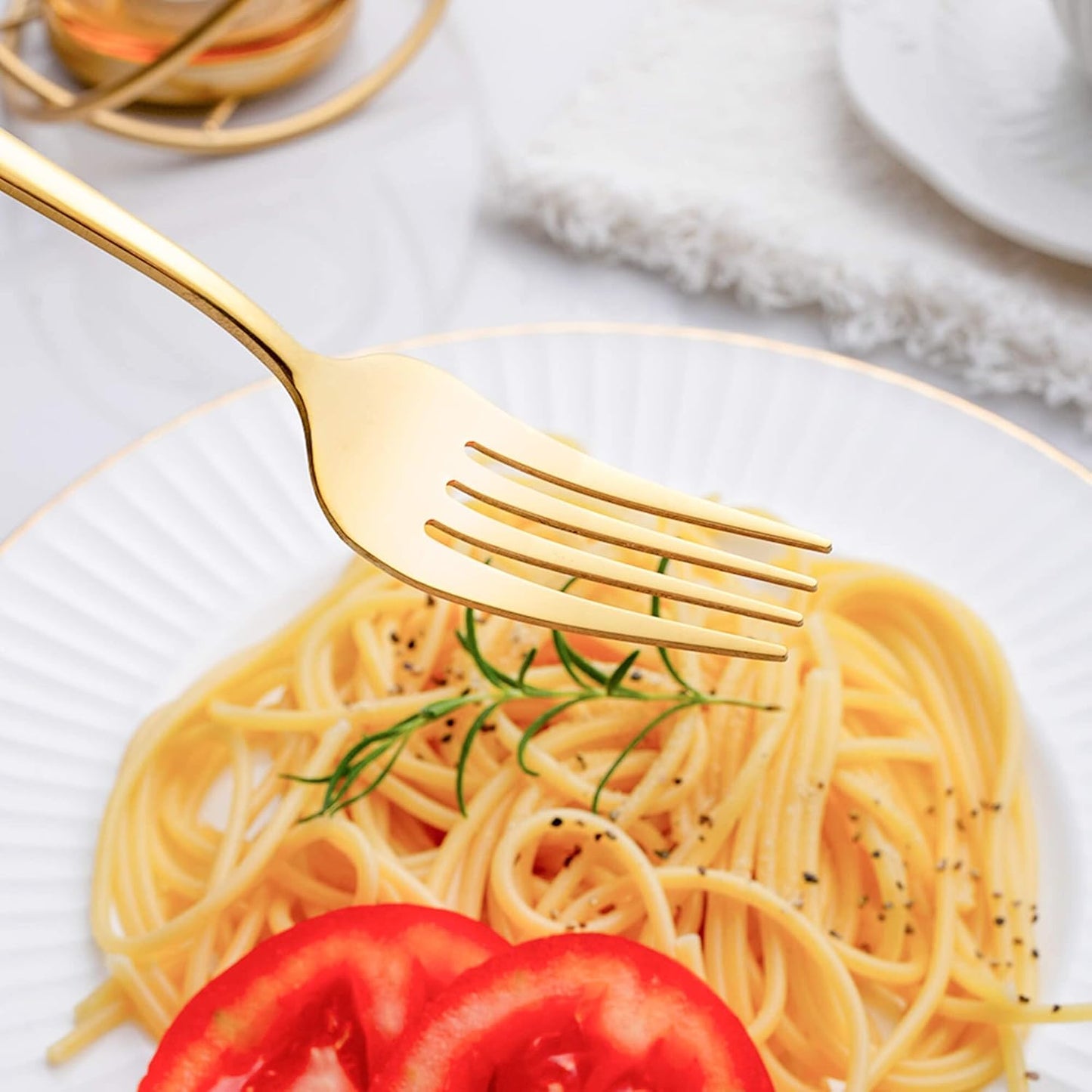 40 Piece Gold Silverware Set,Stainless Steel Flatware Cutlery Set Service for 8 Including Forks Spoons Knives,Kitchen Utensil Set,Tableware for Home and Restaurant, Dishwasher Safe