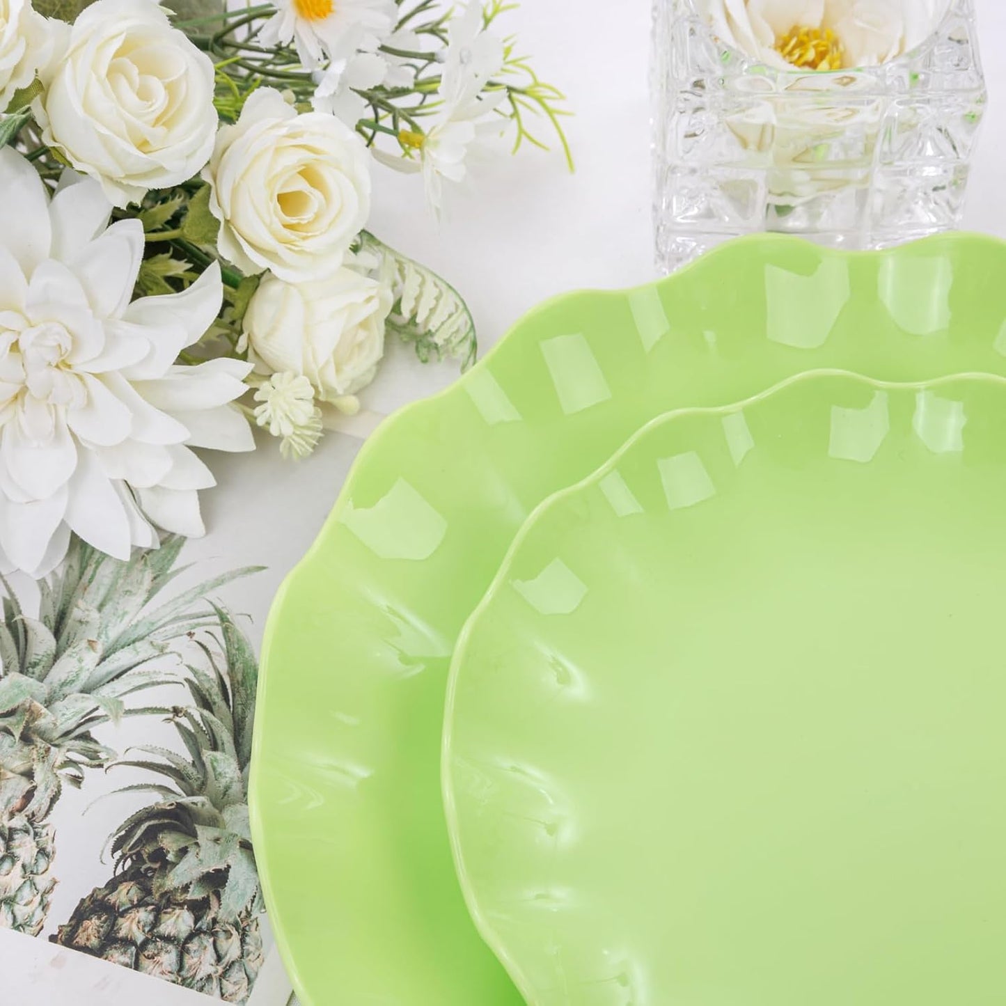 LIYH 24 Pcs Green Plastic Plates Reusable - Unbreakable Dinner Plates Scalloped Dessert Plate Microwave & Dishwasher Safe Plate Sets Perfect for Parties Birthday Picnics (12Guests)