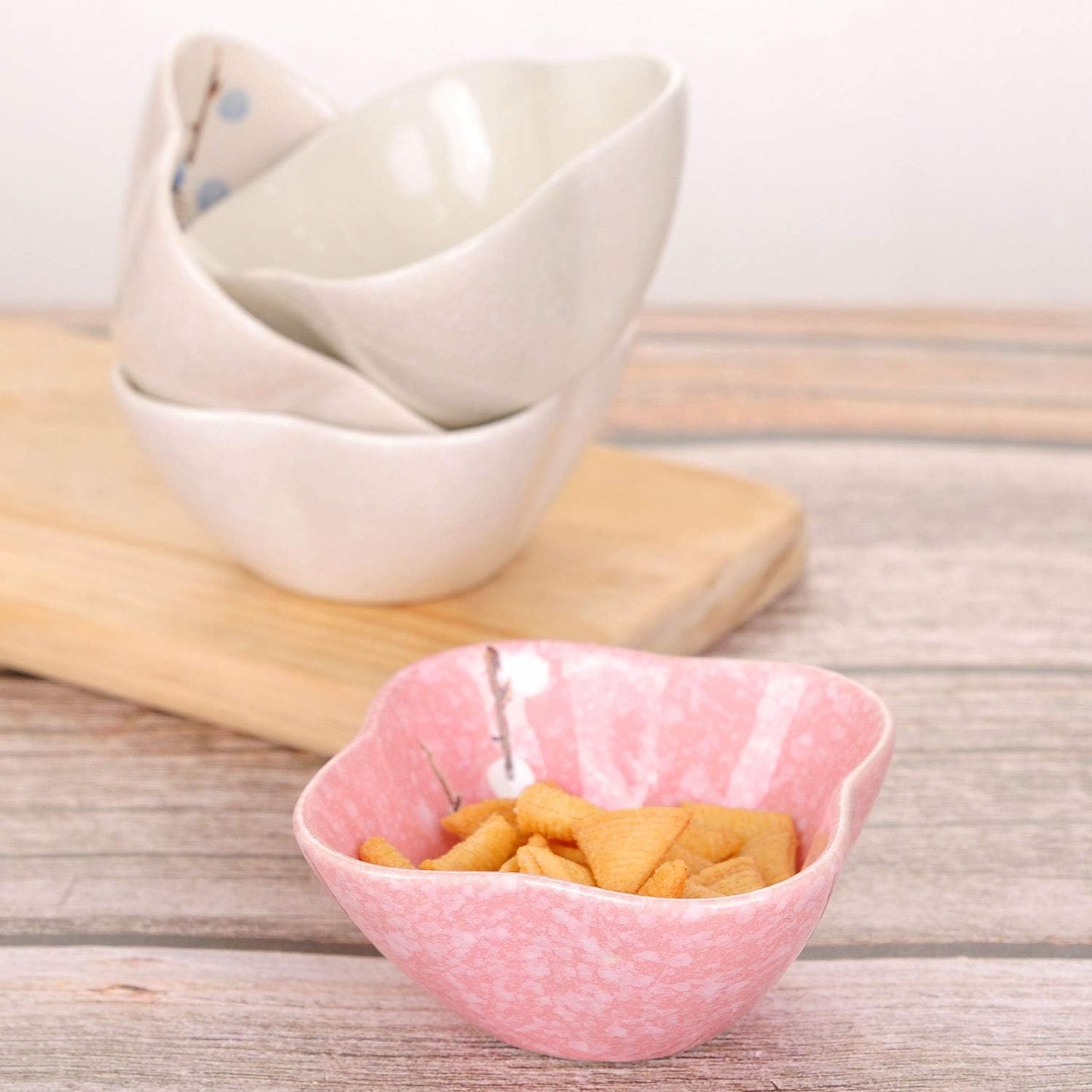 VanEnjoy Ceramic Japanese Dipping Bowl Soy Sauce Seasoning Dishes Soy Dipping Sauce Dishes set of 4, Floral pattern with Flower shape (leaves) (flower)