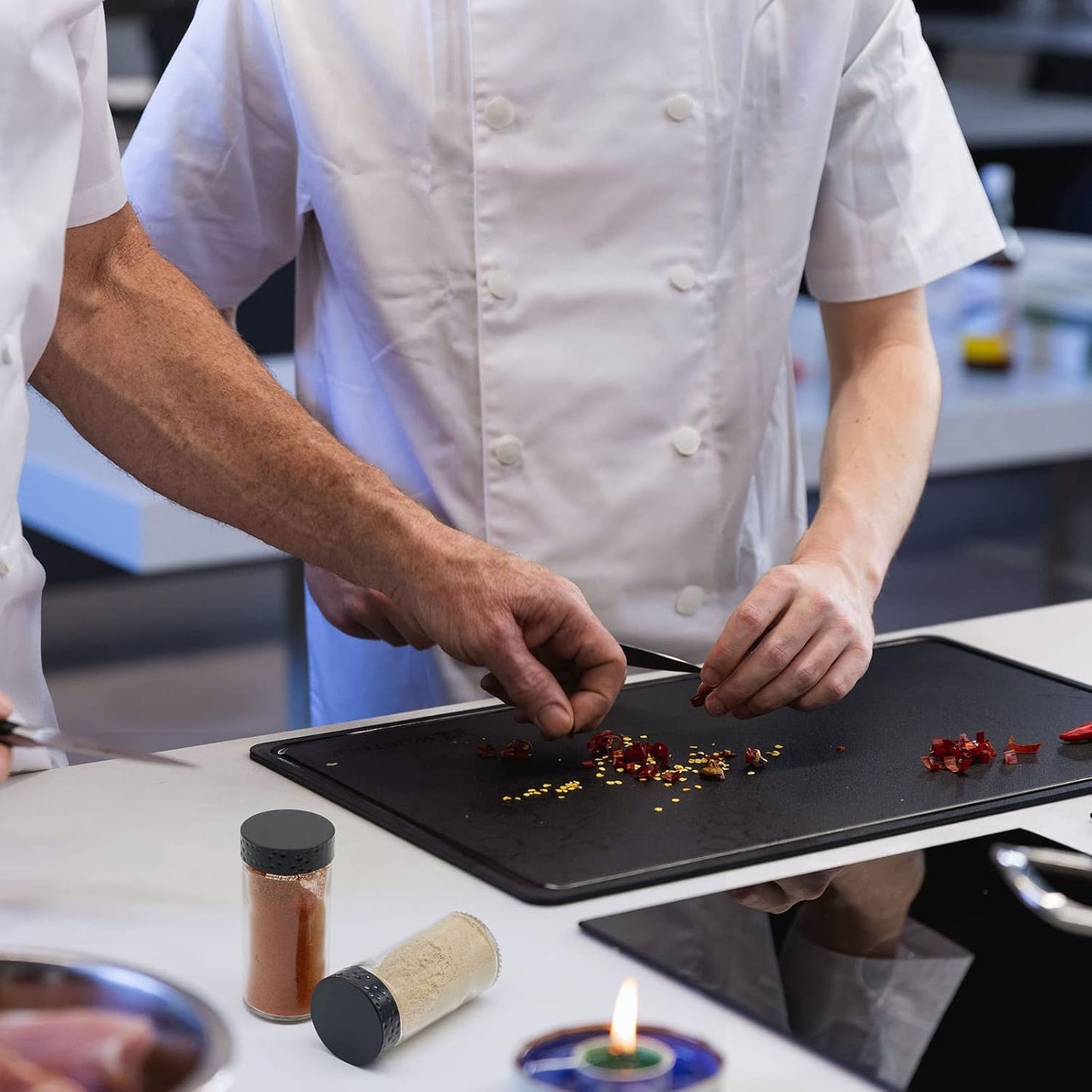 6pcs Black Spice Jars, 3 oz Glass Seasoning Bottles, Spices Container, Empty Spice Jars,Round Spice Bottles with Airtight Plastic Caps with Shaker Lids