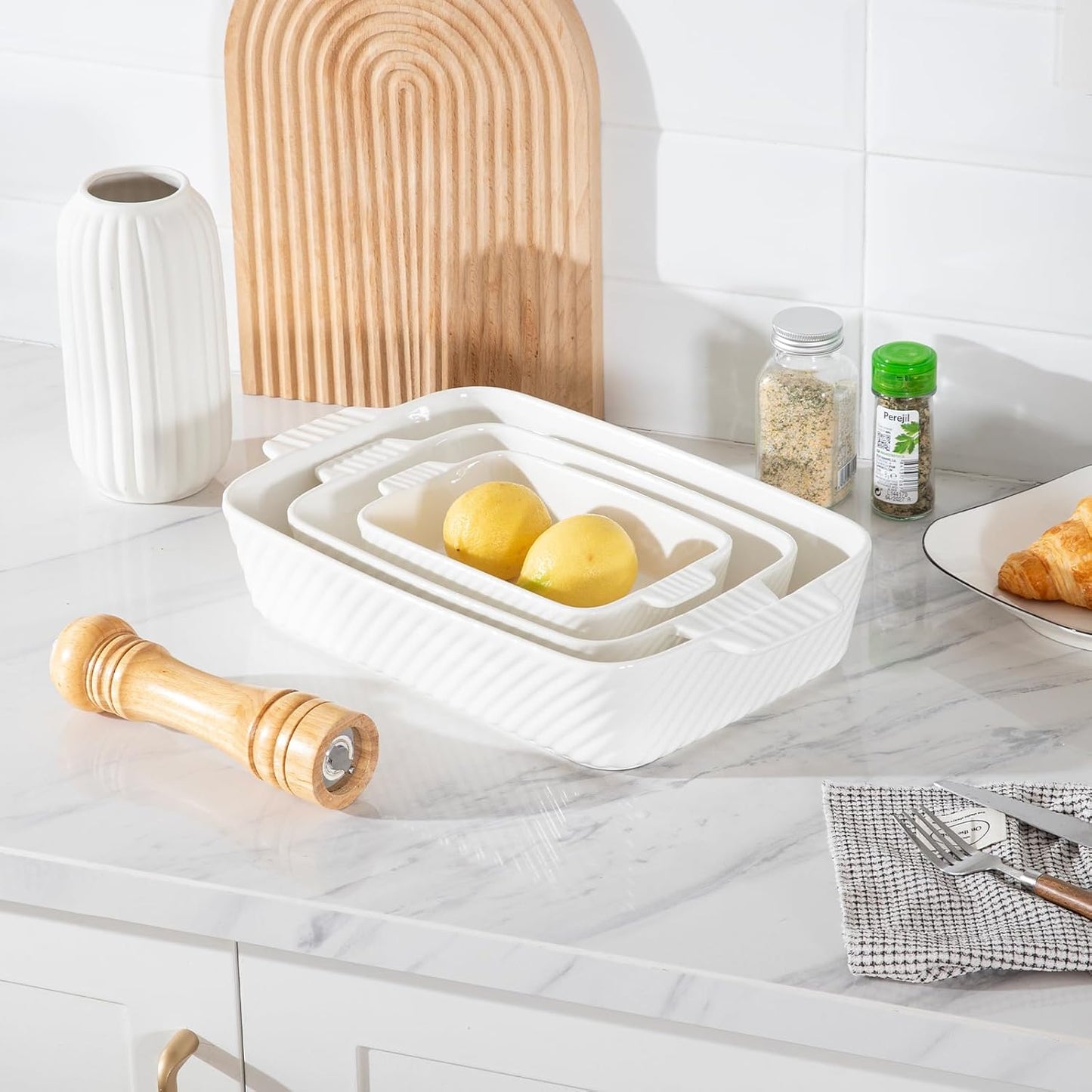 Sweejar Ceramic Baking Dish Set, Cake Baking Dish for Brownie, Porcelain Striped Casserole Dishes for Oven with Handle for Lasagna, Family Dinner(White)