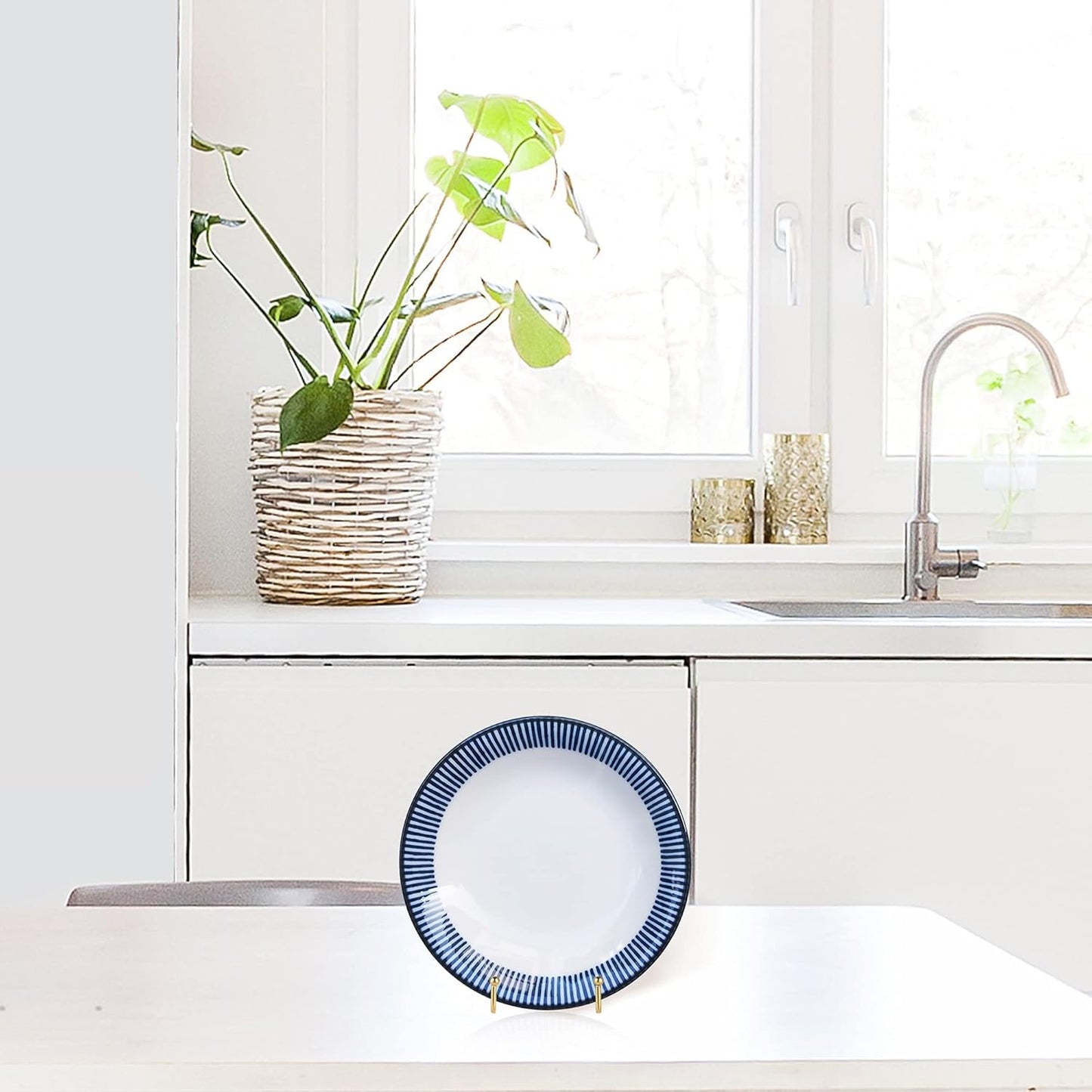 Mocoosy 2 Pack 4 Inch Gold Plate Stands for Display, Metal Square Wire Easel Stand, Plate Holder Display Stands, Picture Frame Stands for Display Photos, Decorative Platter, Book and Table Top Arts